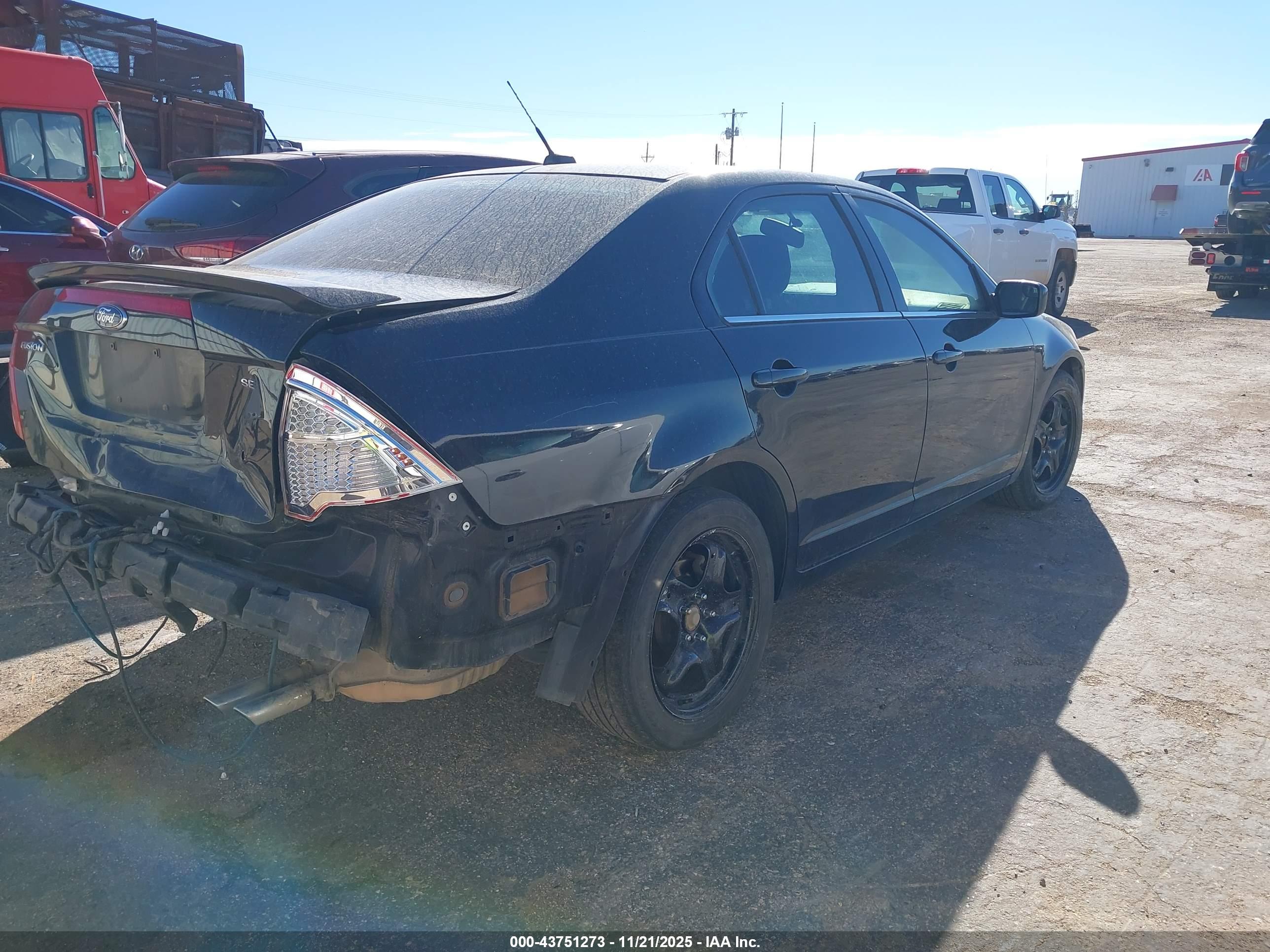FORD FUSION image 4
