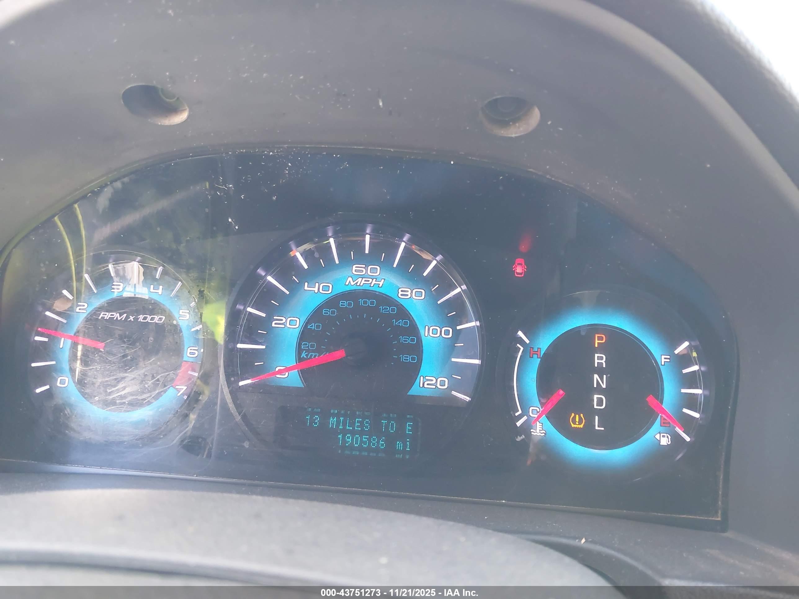 FORD FUSION image 7