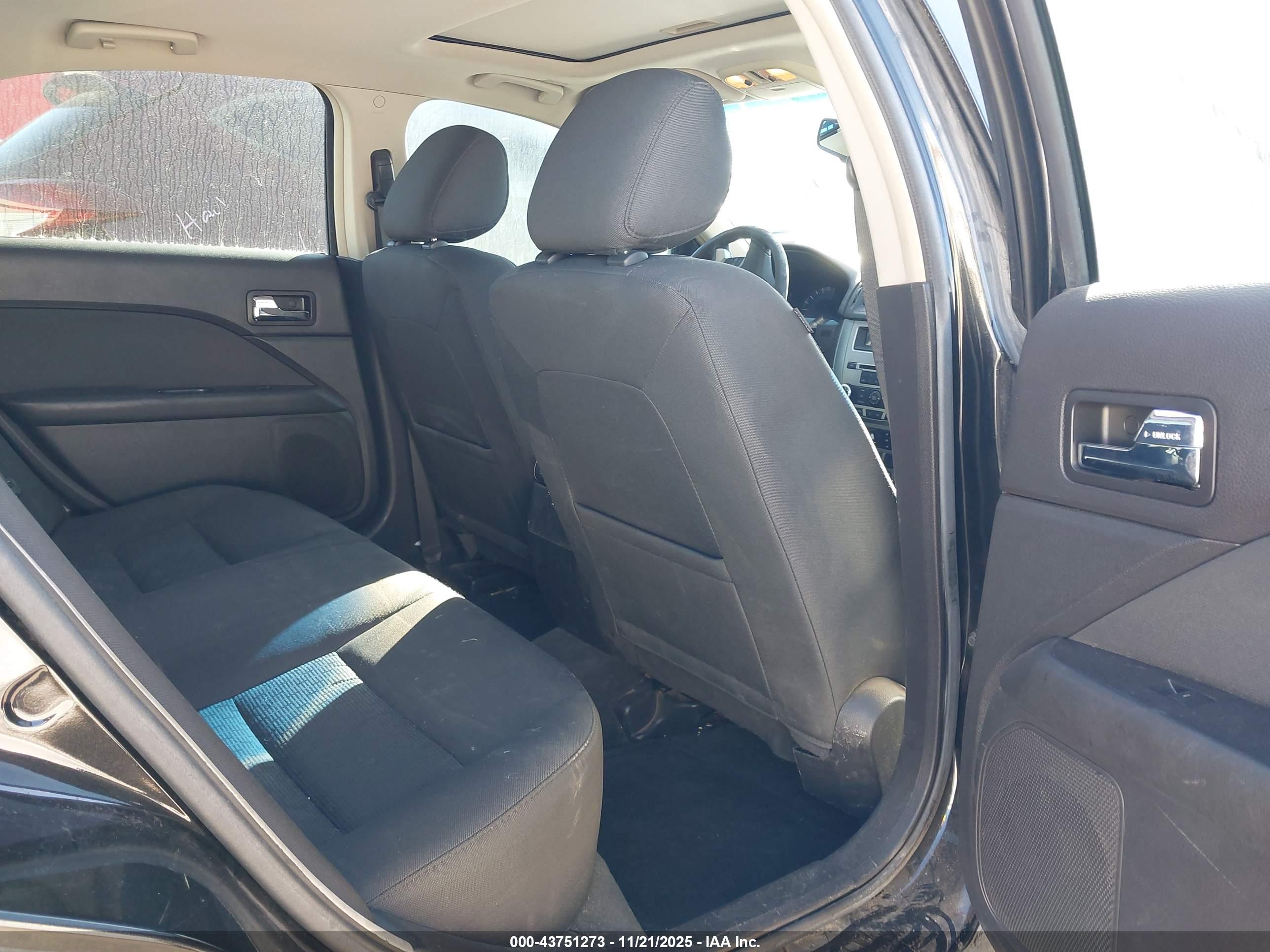 FORD FUSION image 8