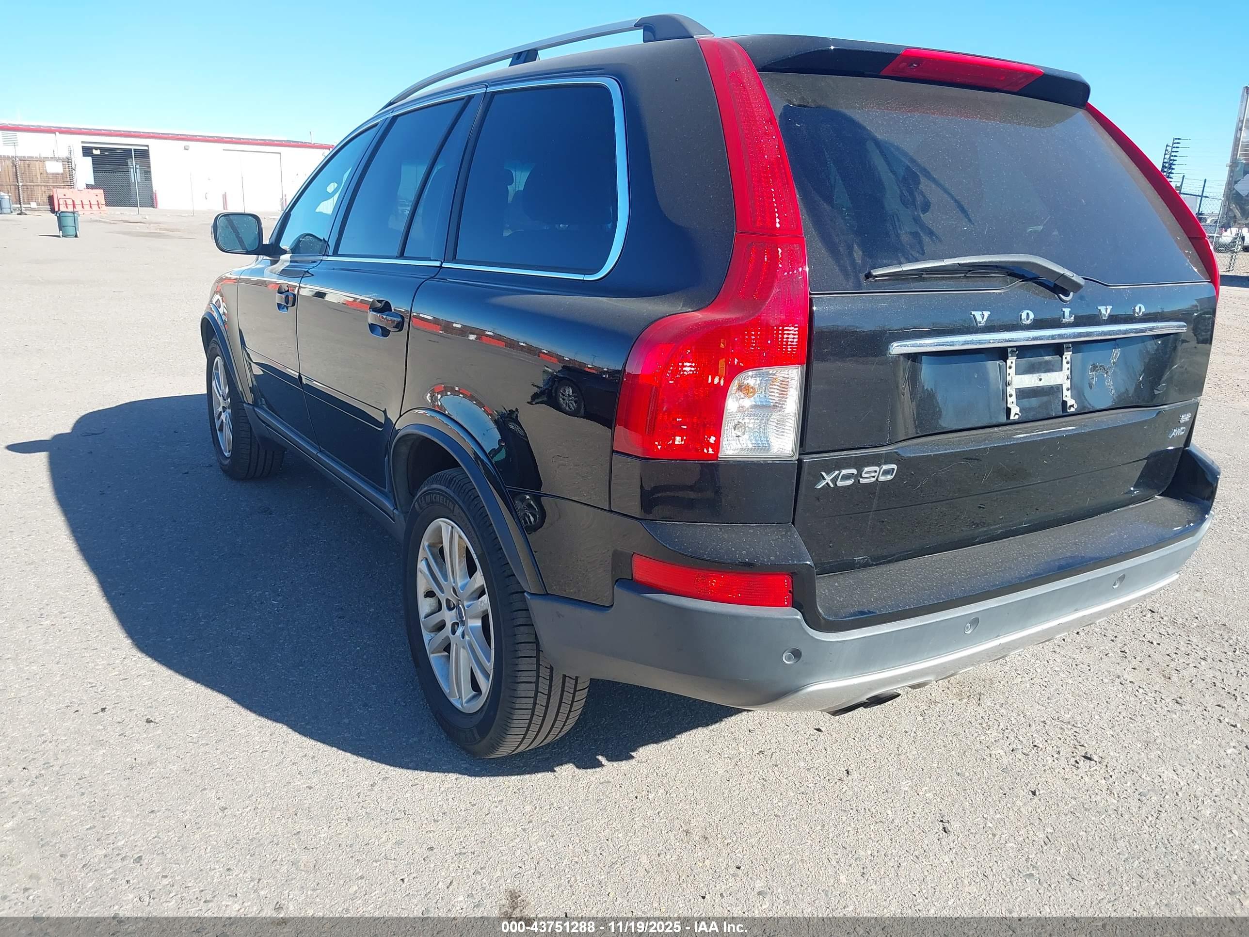 VOLVO XC90 image 3
