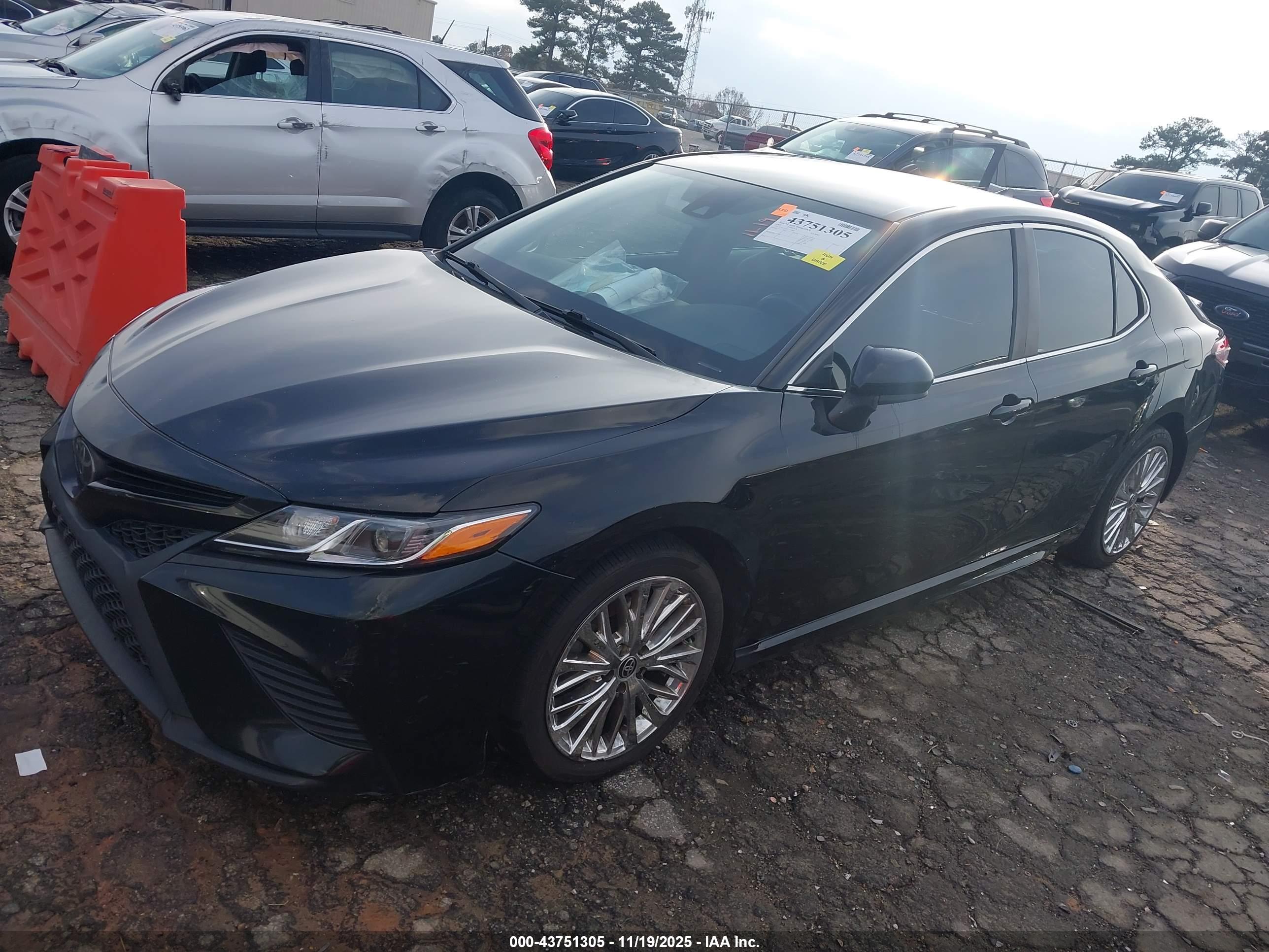 TOYOTA CAMRY image 2