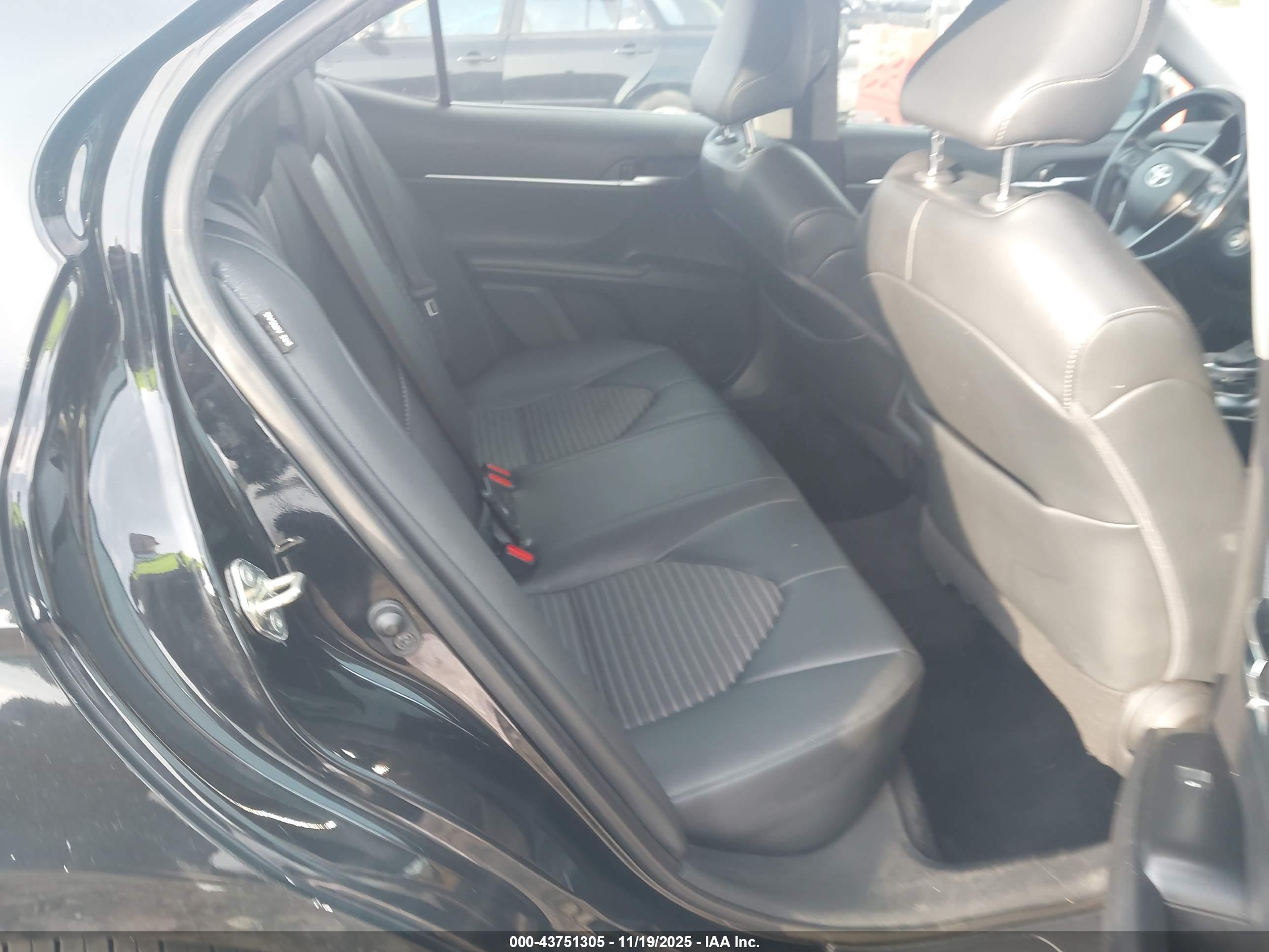 TOYOTA CAMRY image 8