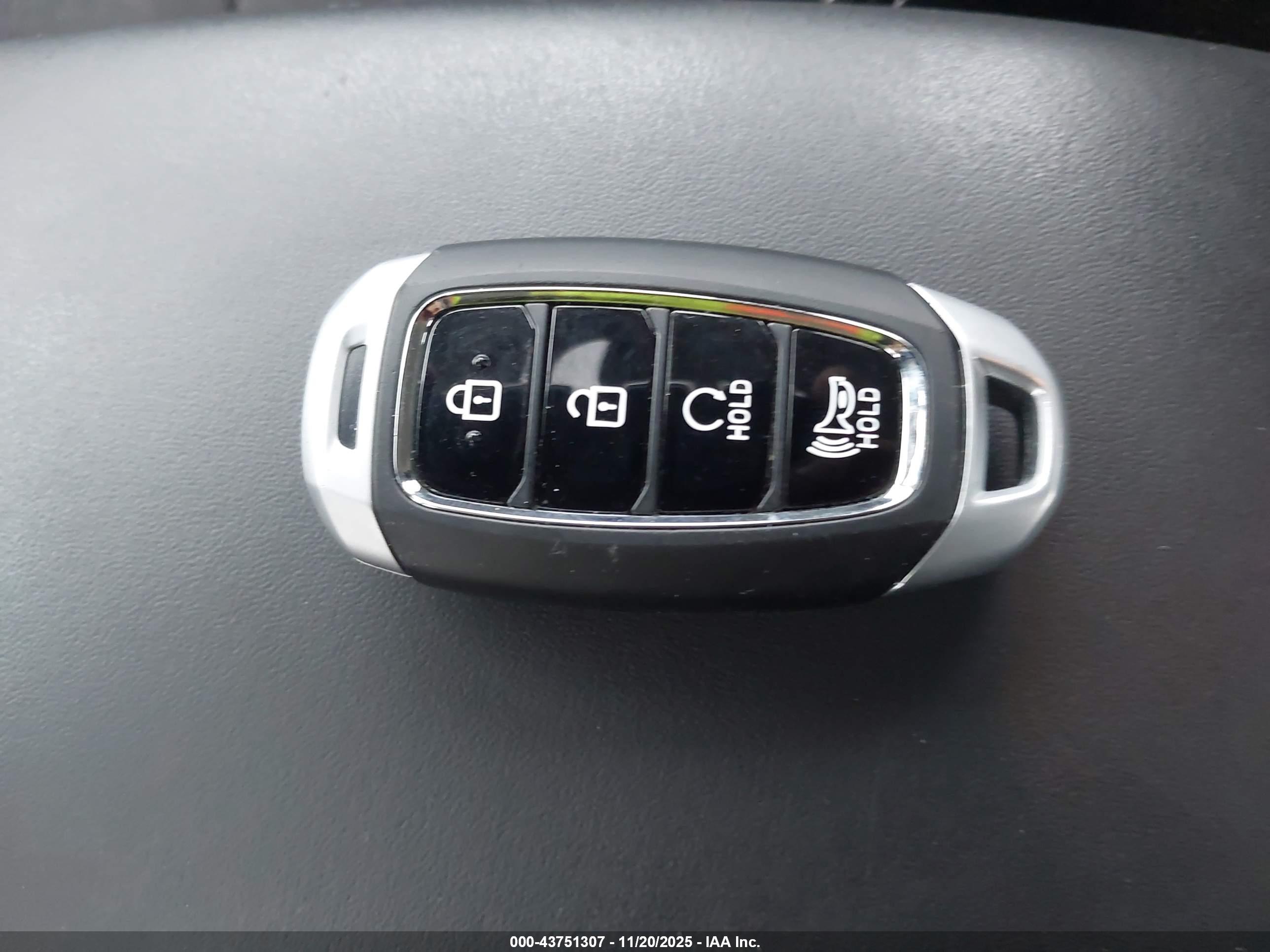 HYUNDAI VENUE image 11