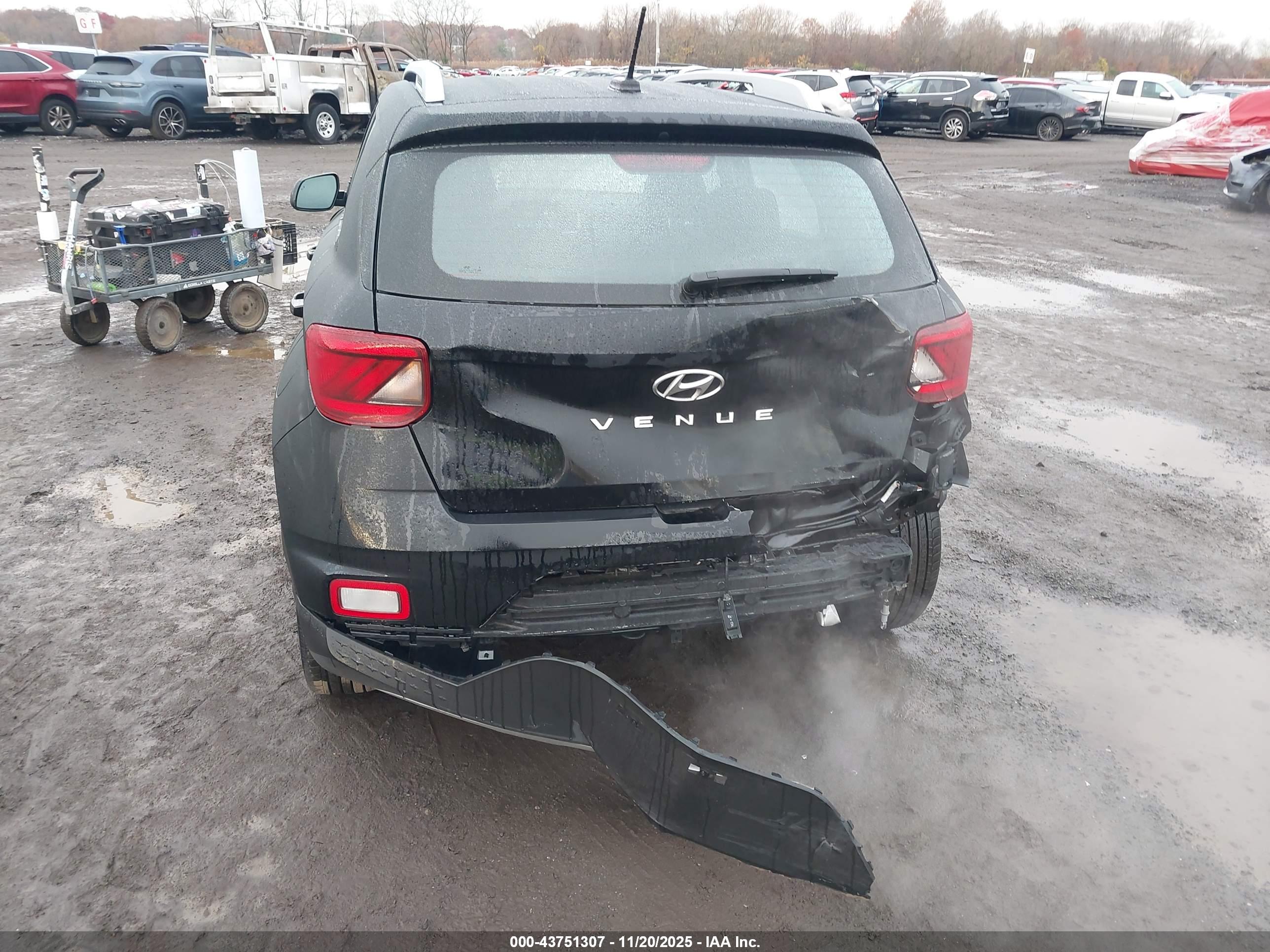HYUNDAI VENUE image 6