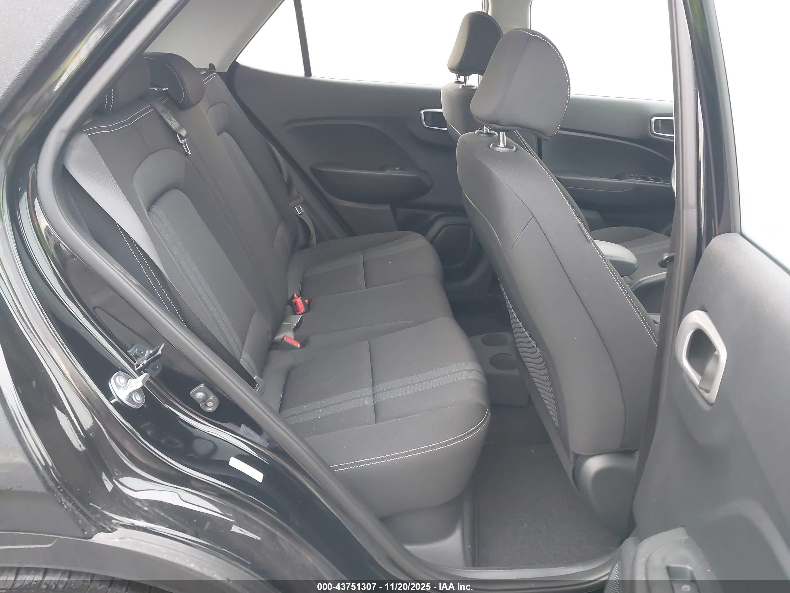 HYUNDAI VENUE image 8