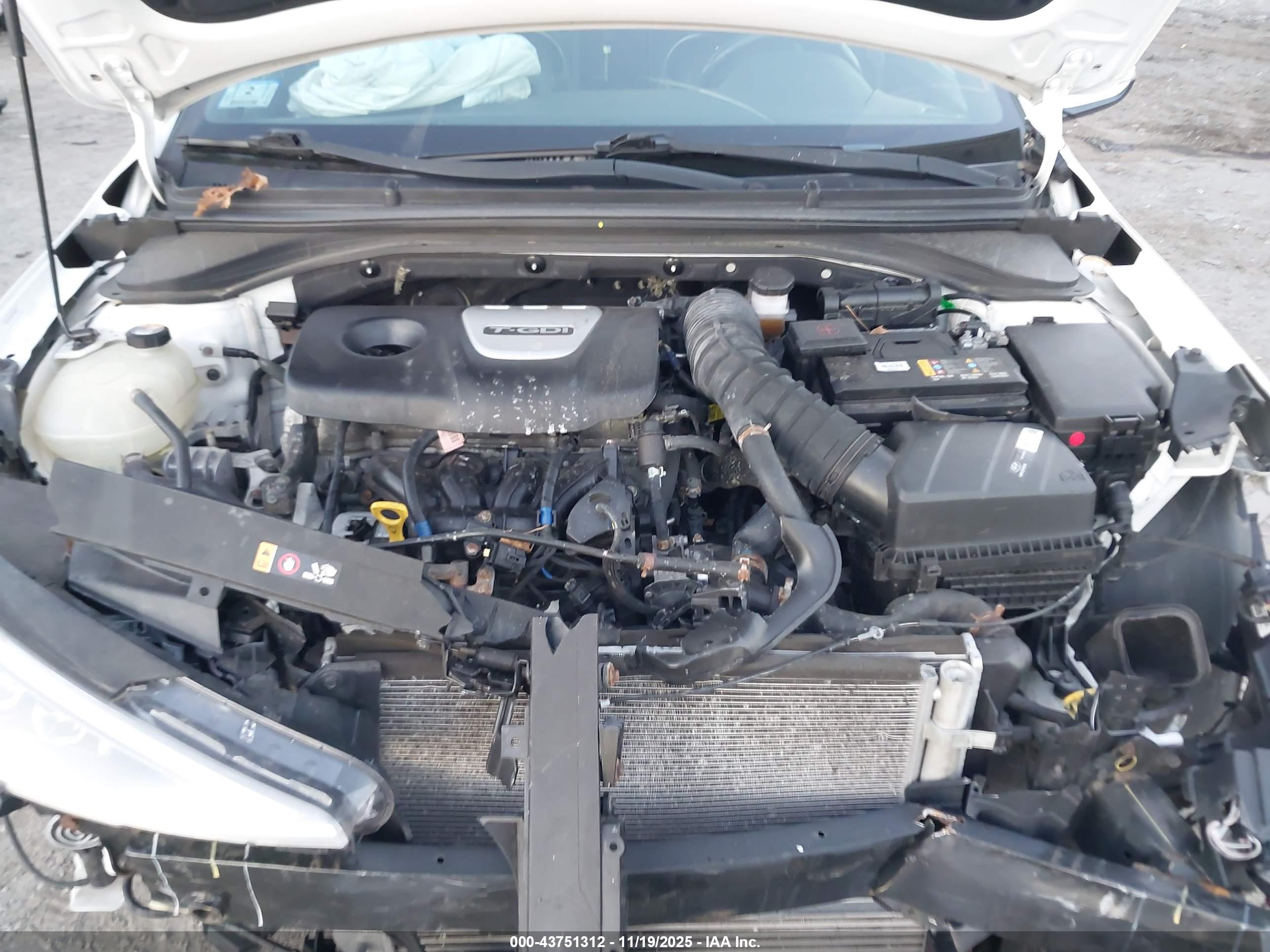 HYUNDAI ELANTRA image 10