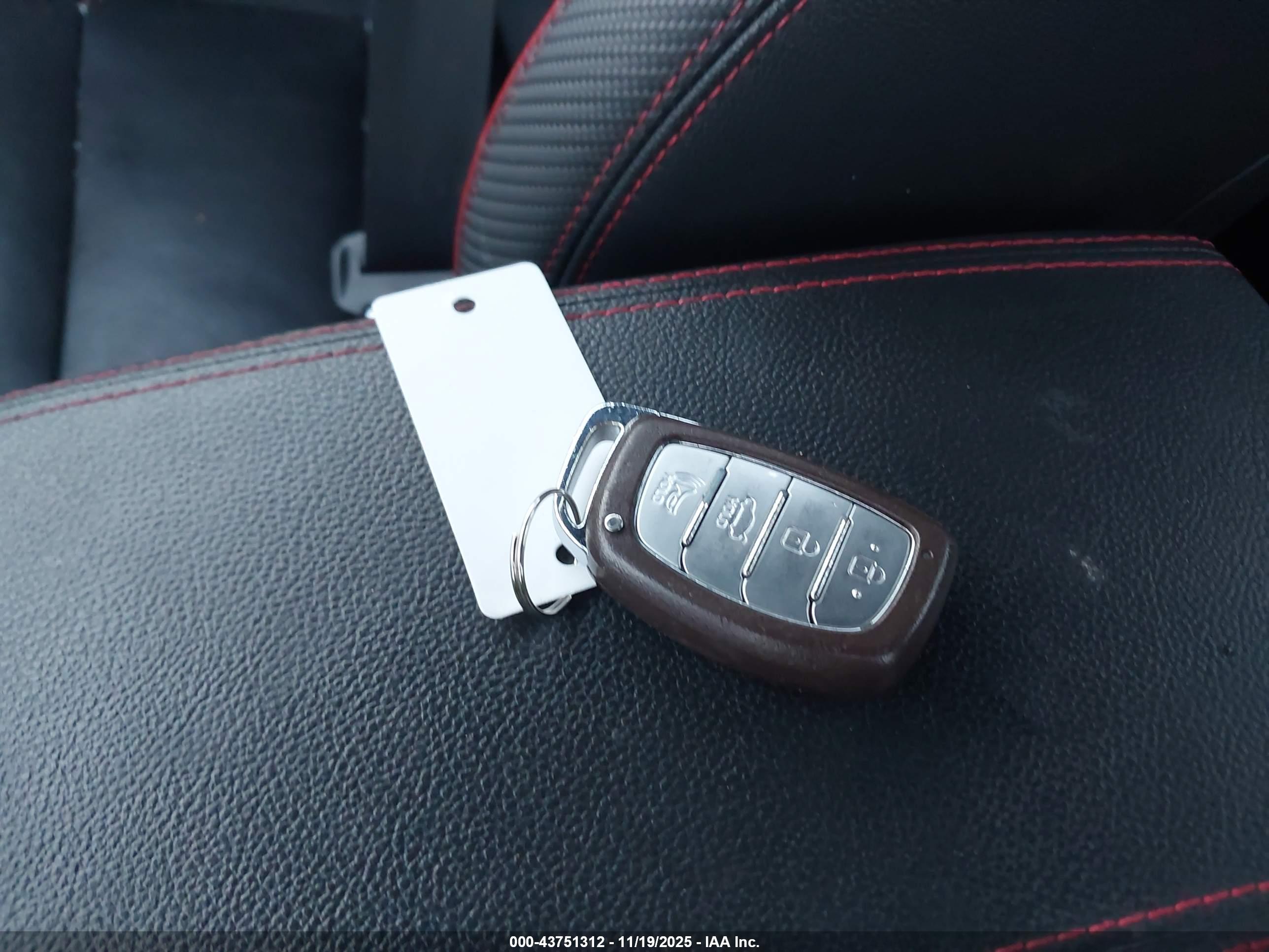HYUNDAI ELANTRA image 11