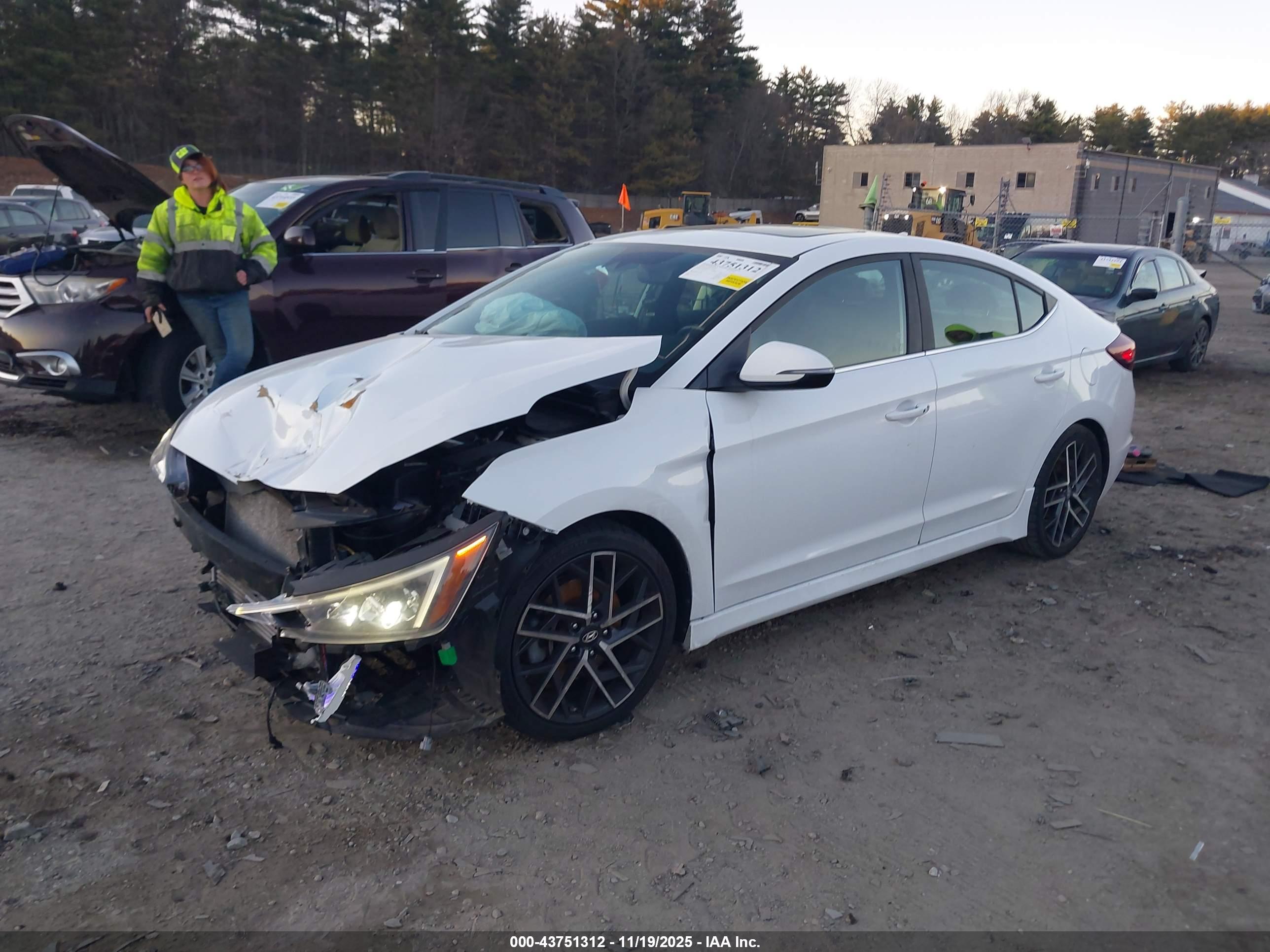 HYUNDAI ELANTRA image 2