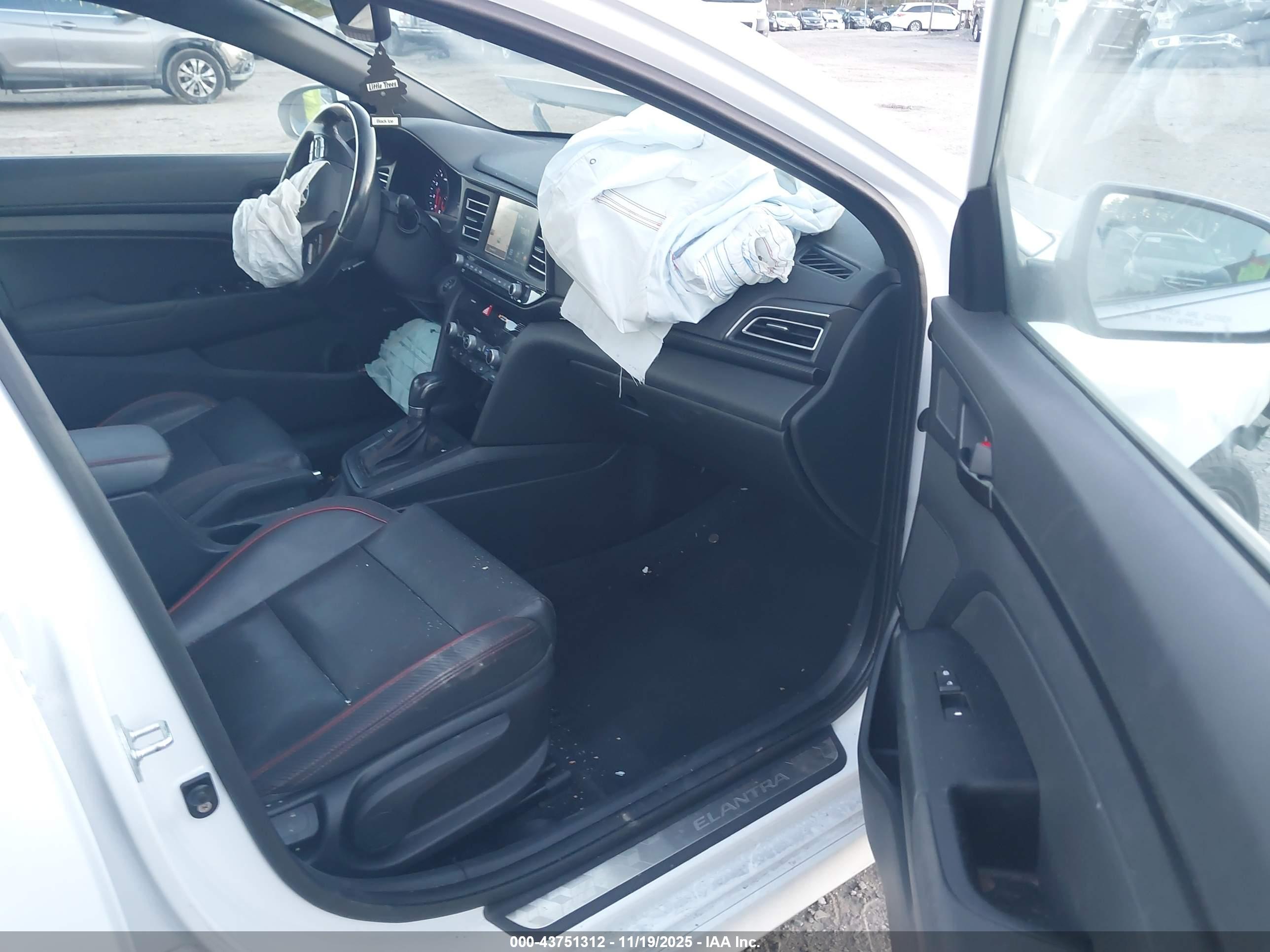 HYUNDAI ELANTRA image 5