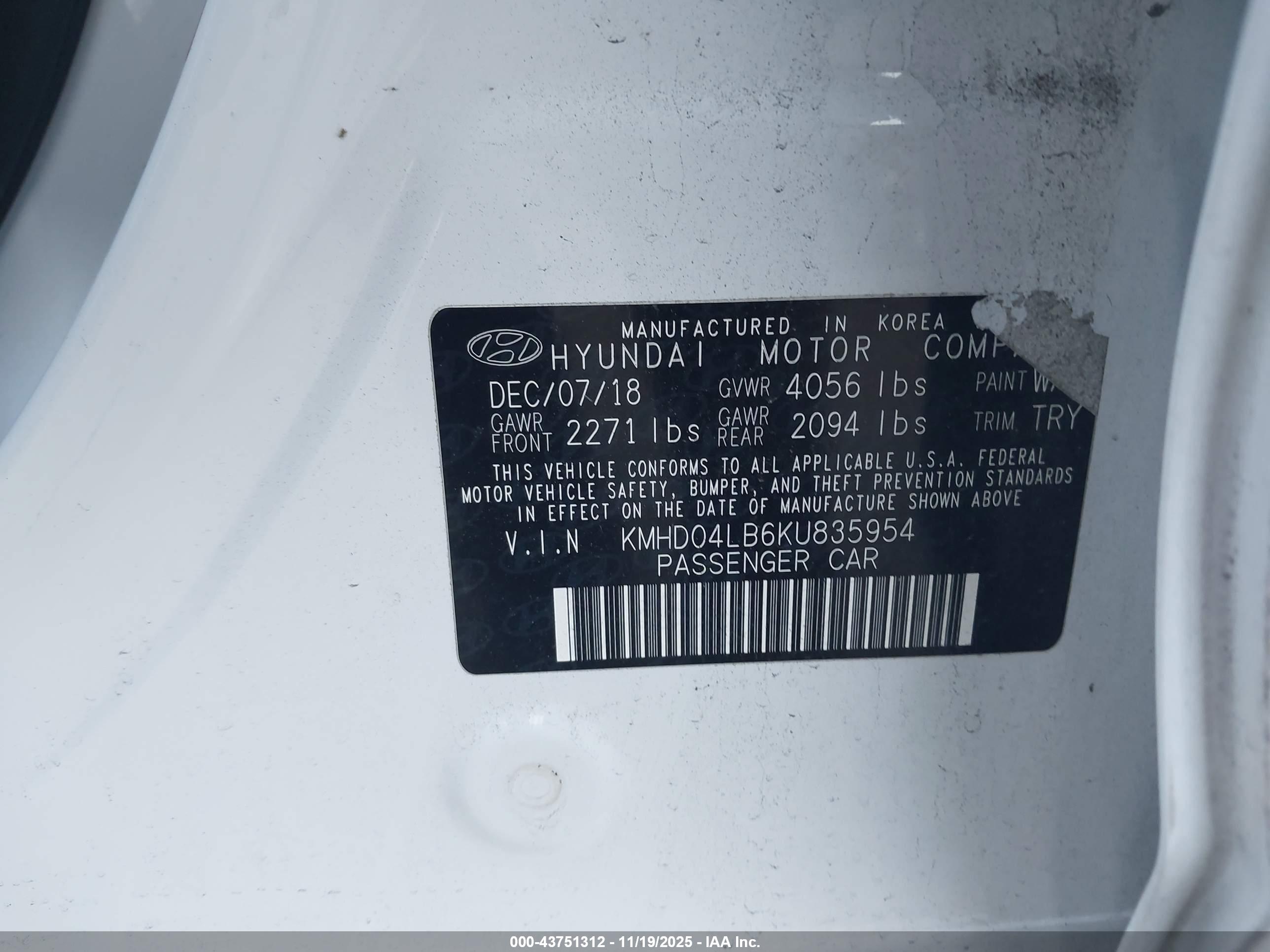 HYUNDAI ELANTRA image 9