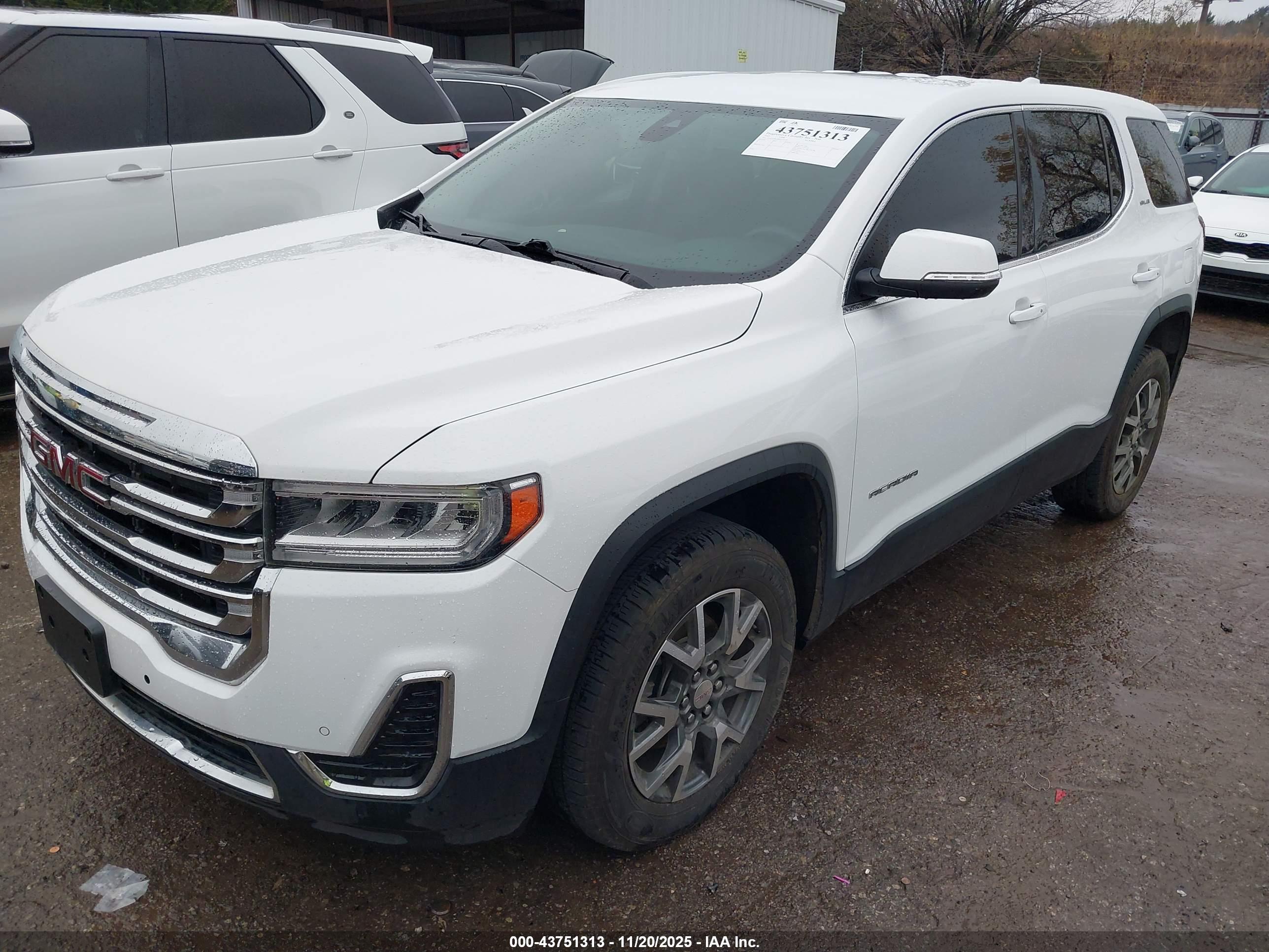 GMC ACADIA image 2
