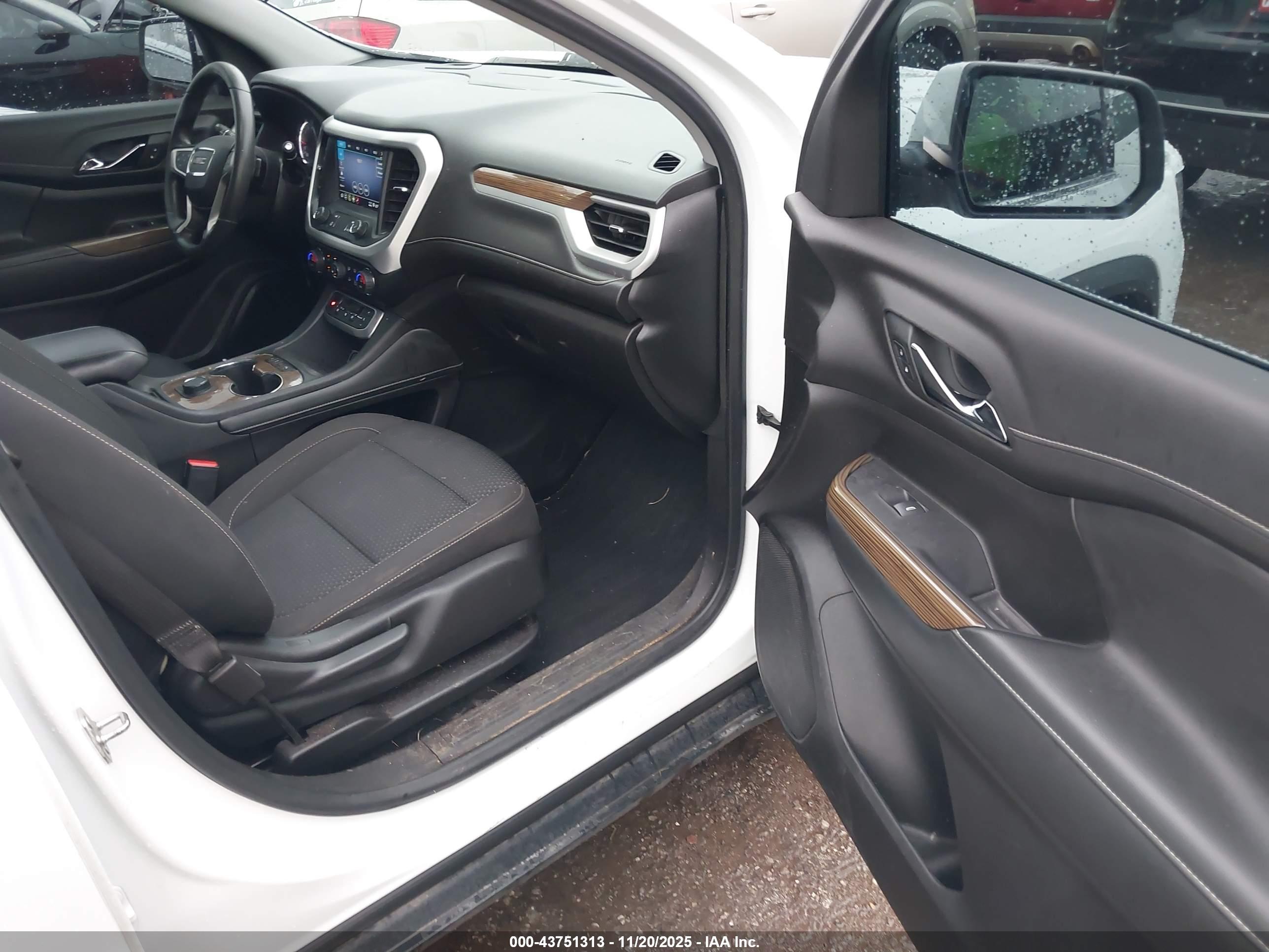 GMC ACADIA image 5
