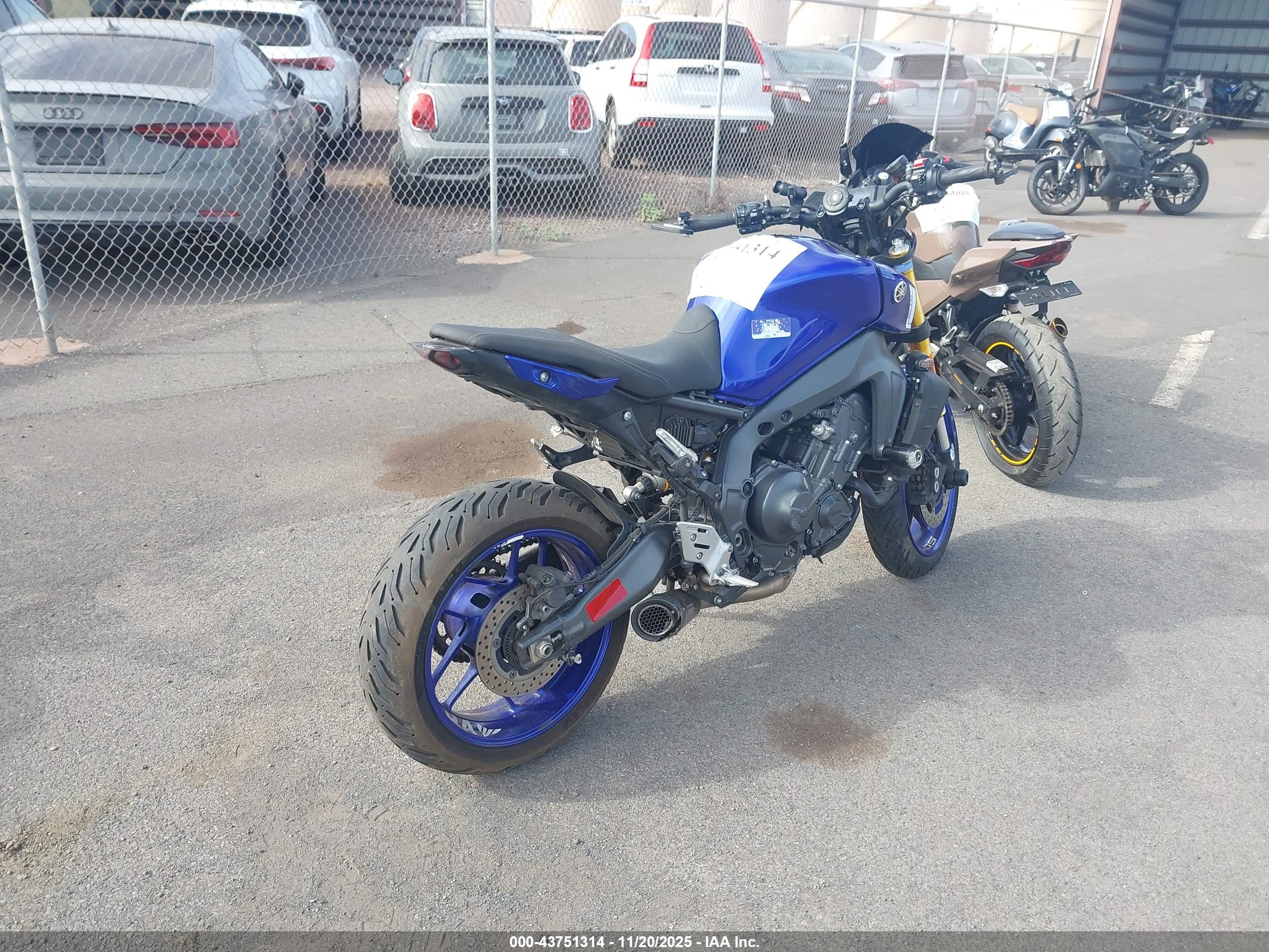YAMAHA MT09 image 4