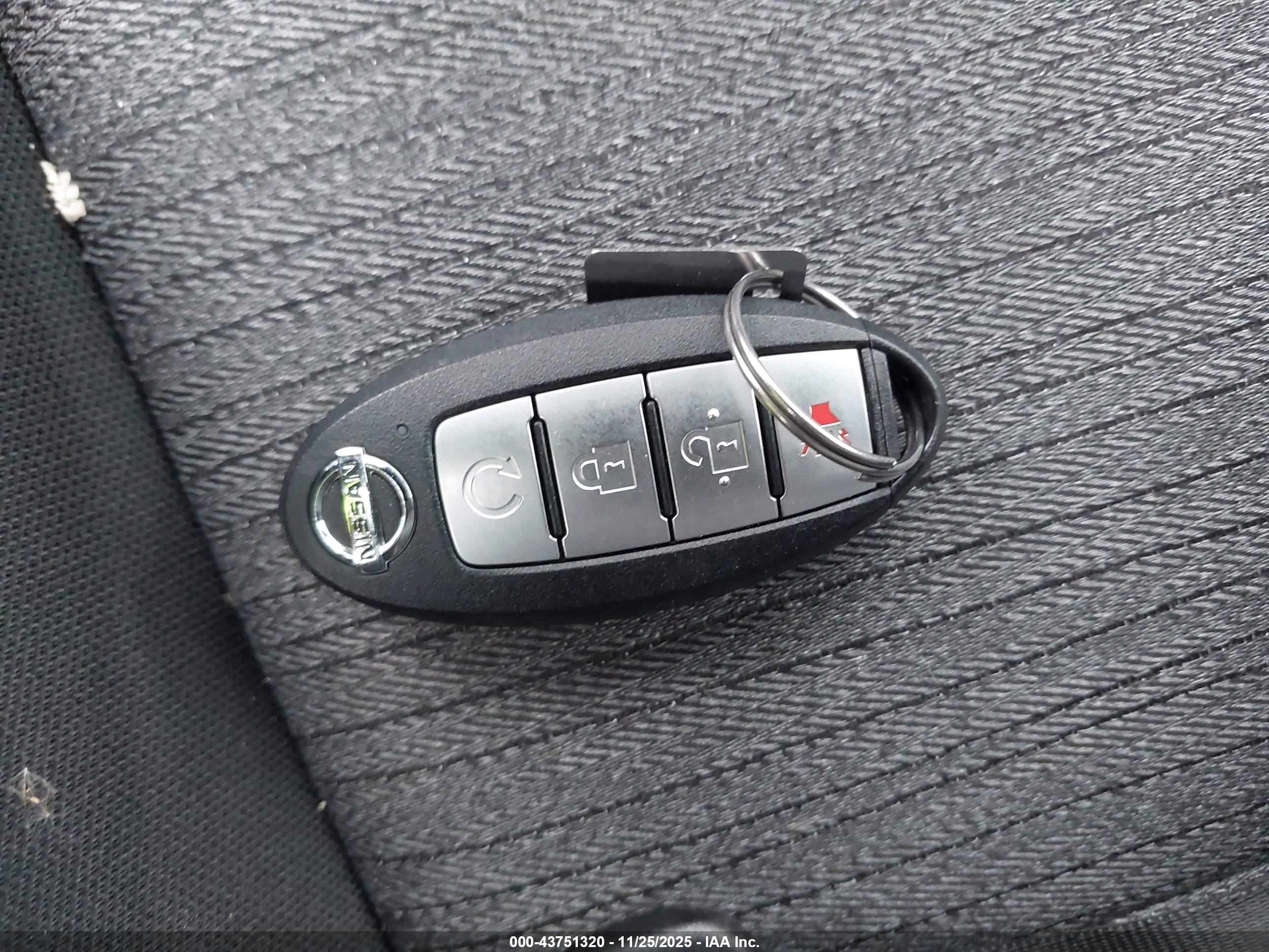 NISSAN ROGUE image 11