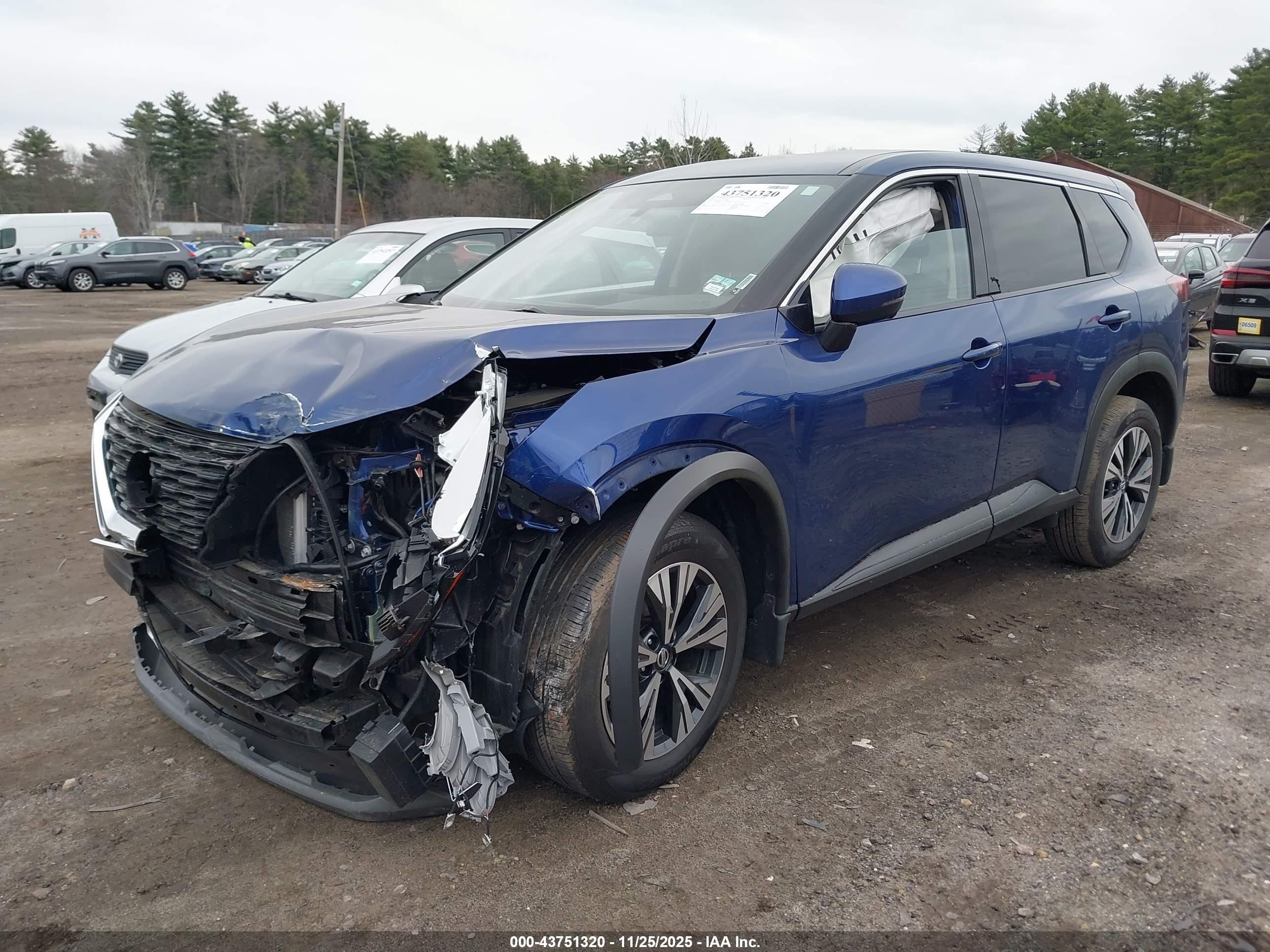 NISSAN ROGUE image 2