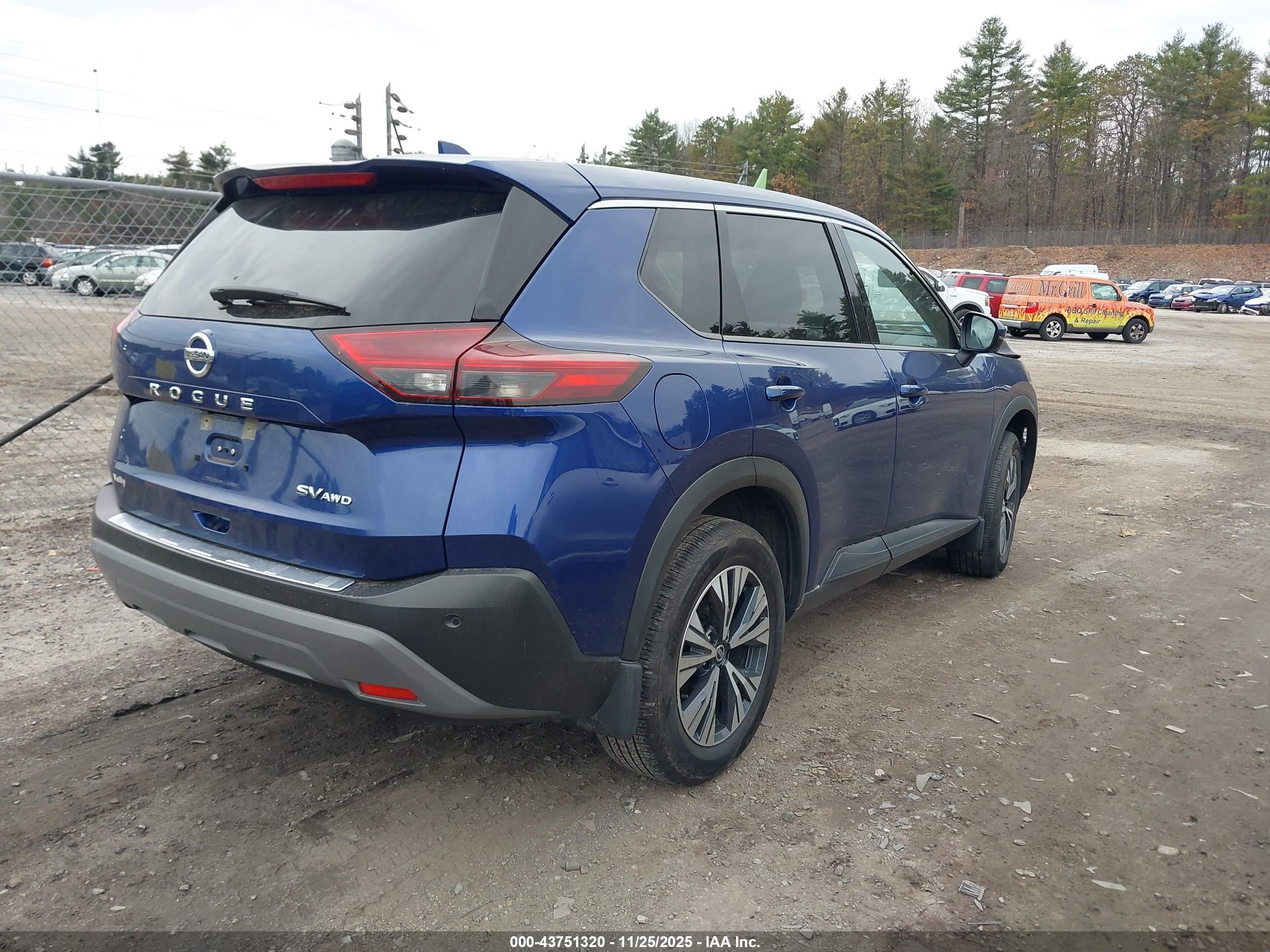NISSAN ROGUE image 4