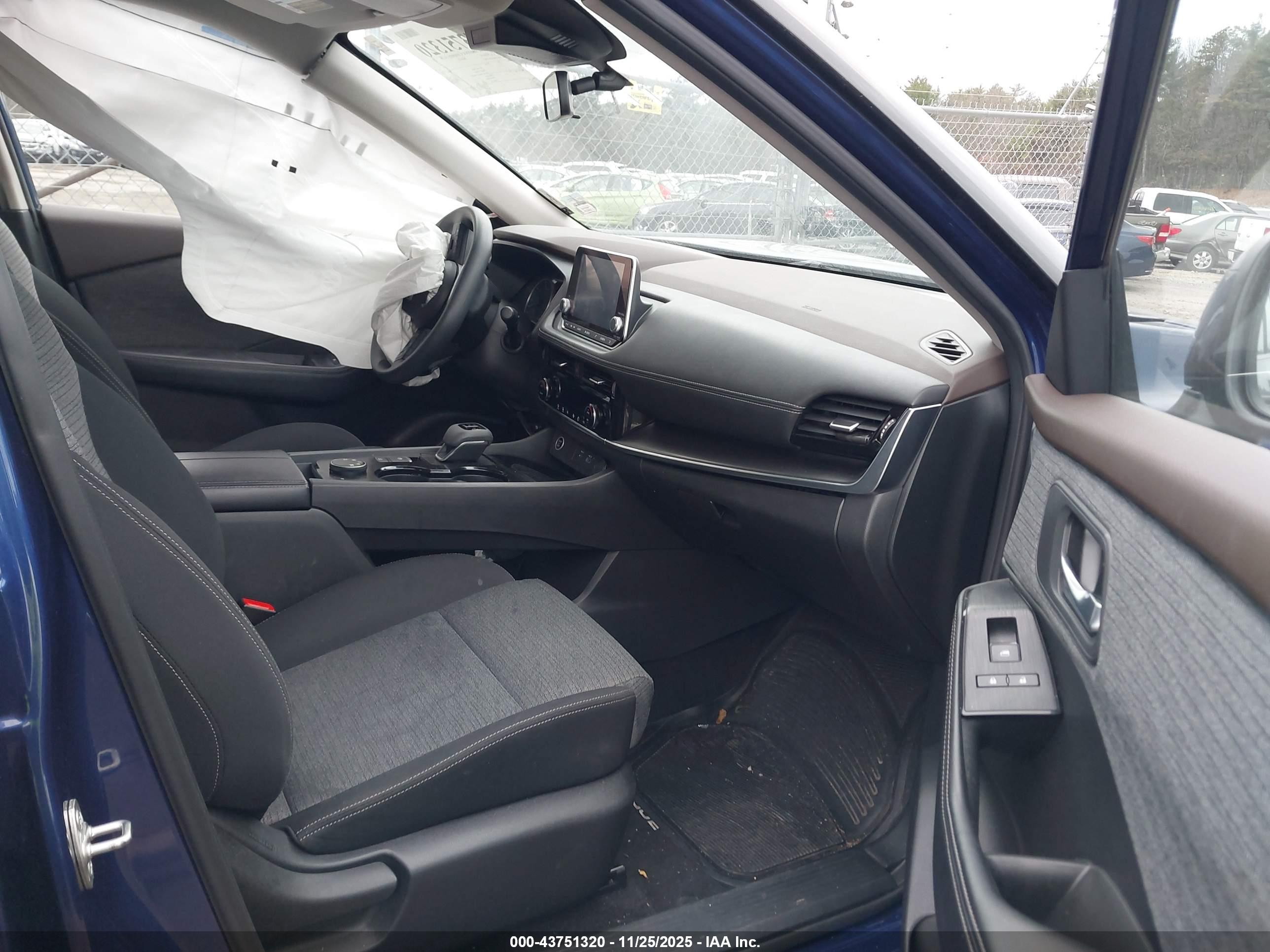 NISSAN ROGUE image 5