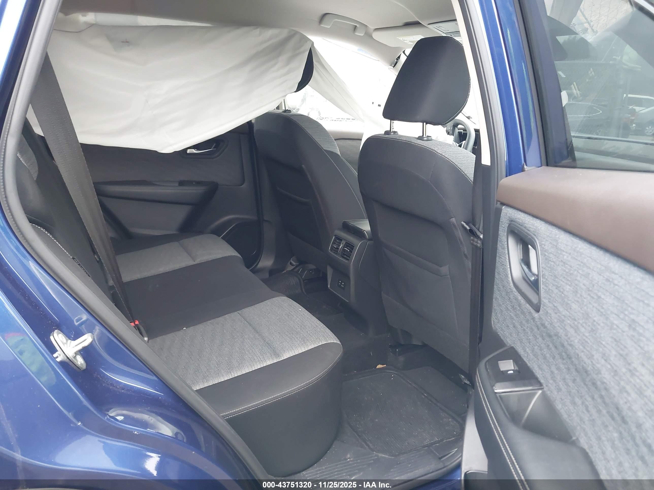 NISSAN ROGUE image 8