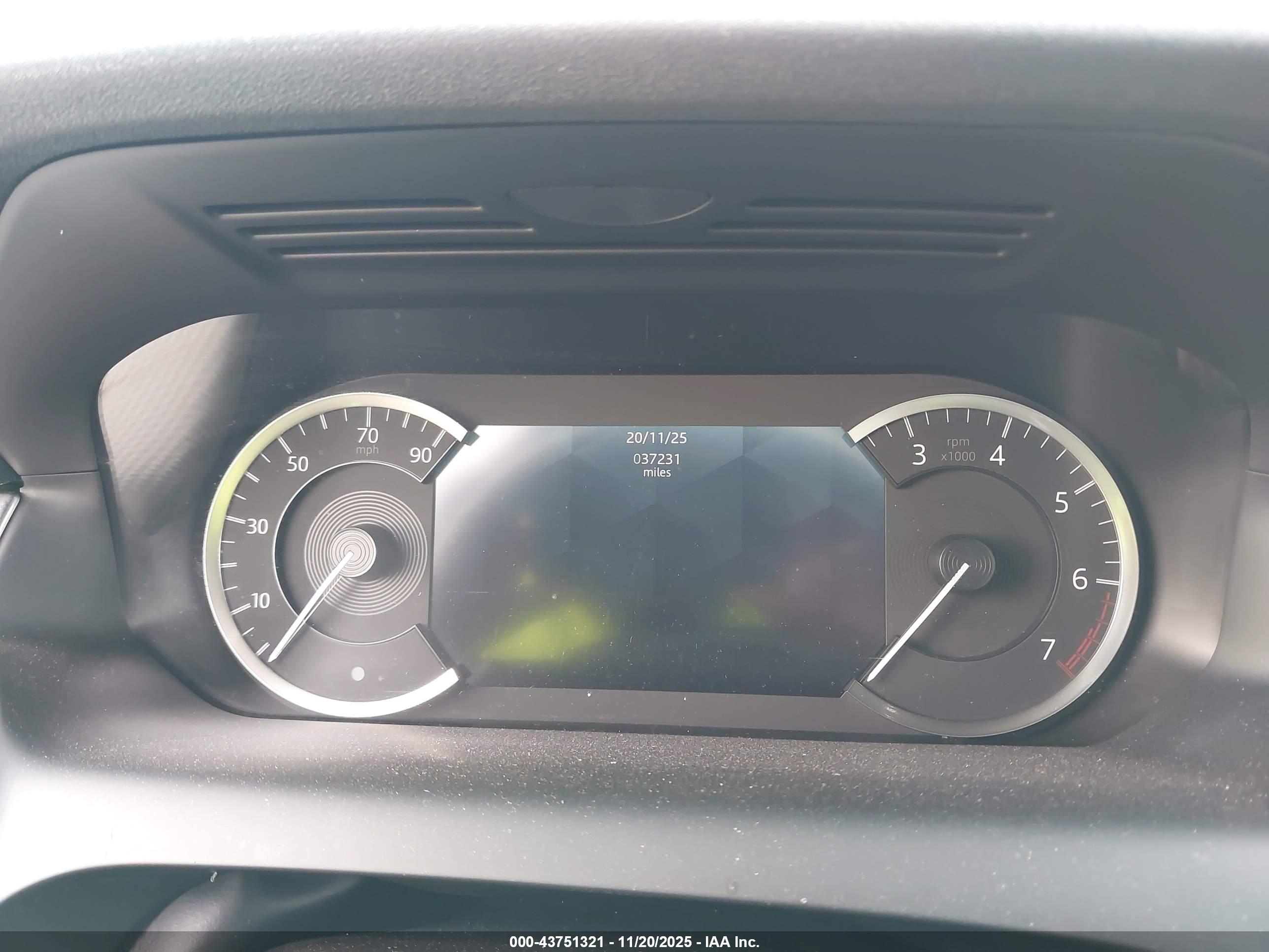 LAND ROVER image 7