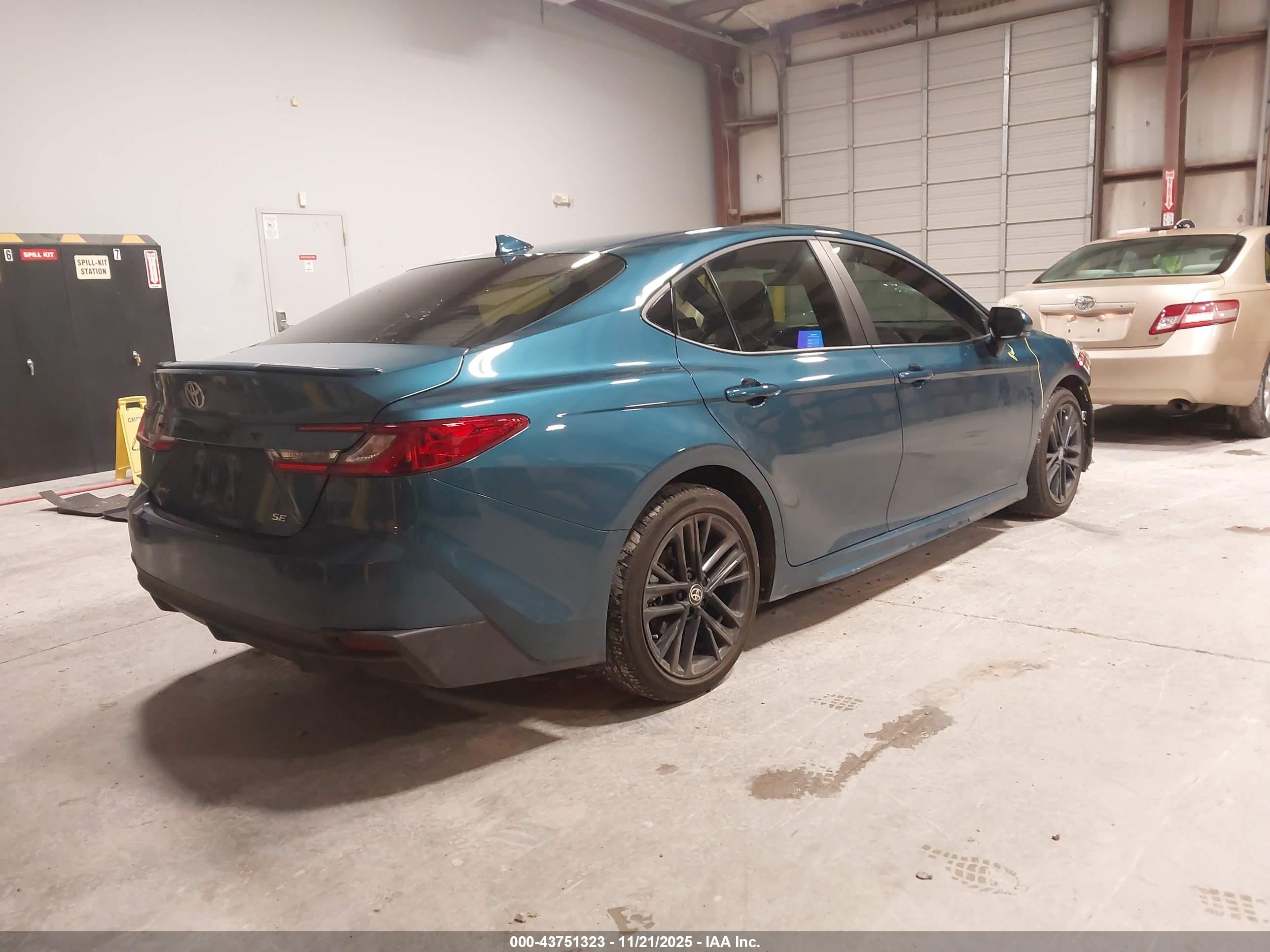 TOYOTA CAMRY image 4