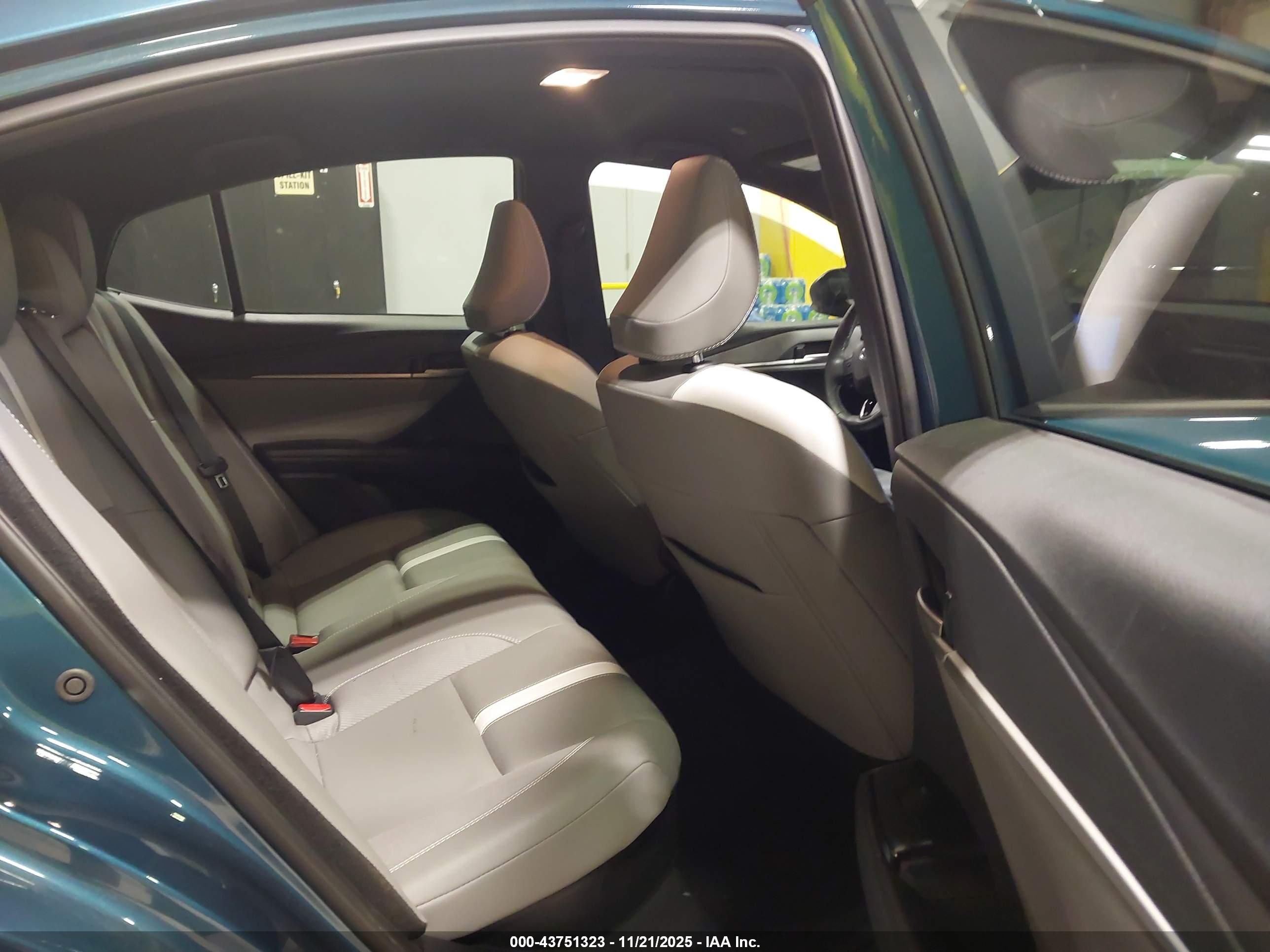 TOYOTA CAMRY image 8