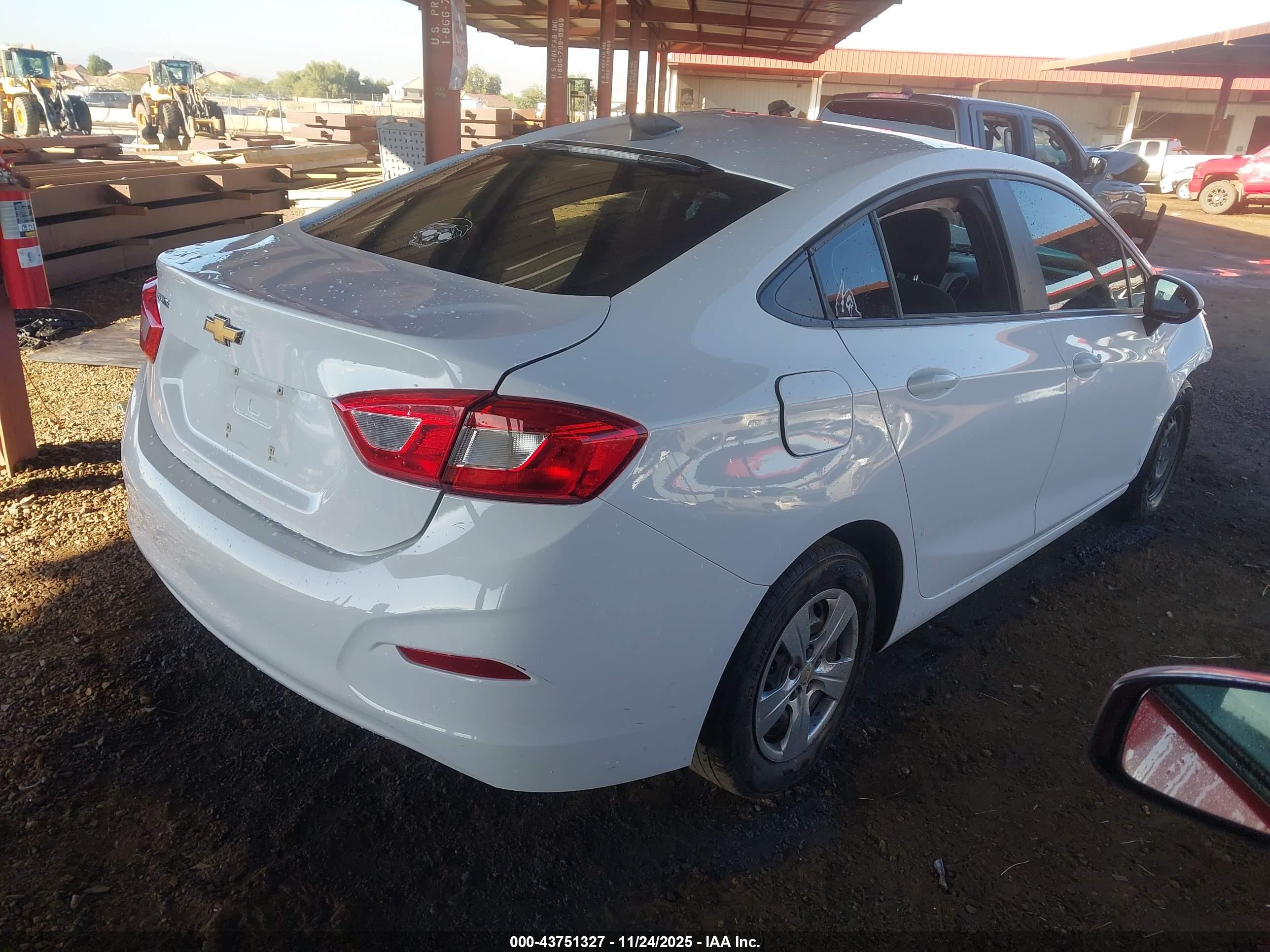 CHEVROLET CRUZE image 4