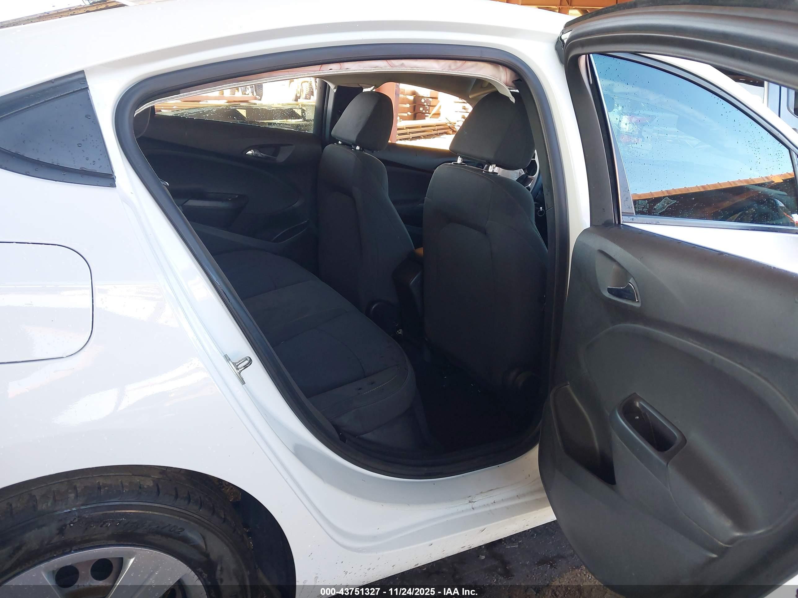 CHEVROLET CRUZE image 8