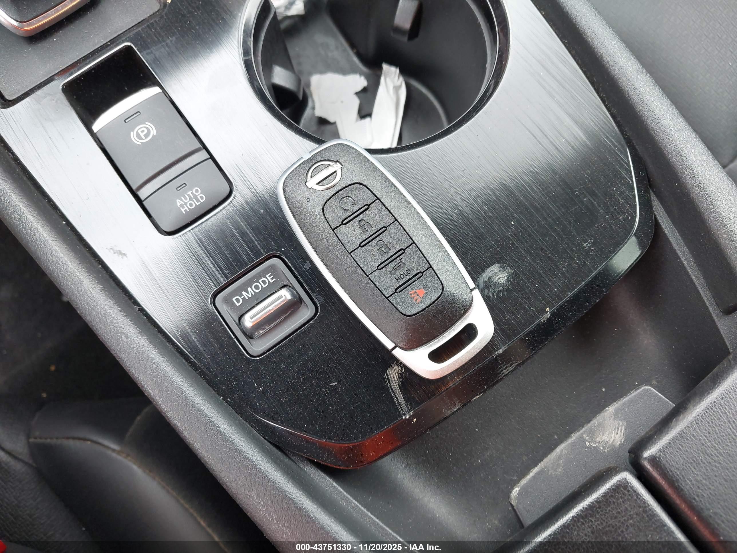 NISSAN ROGUE image 11