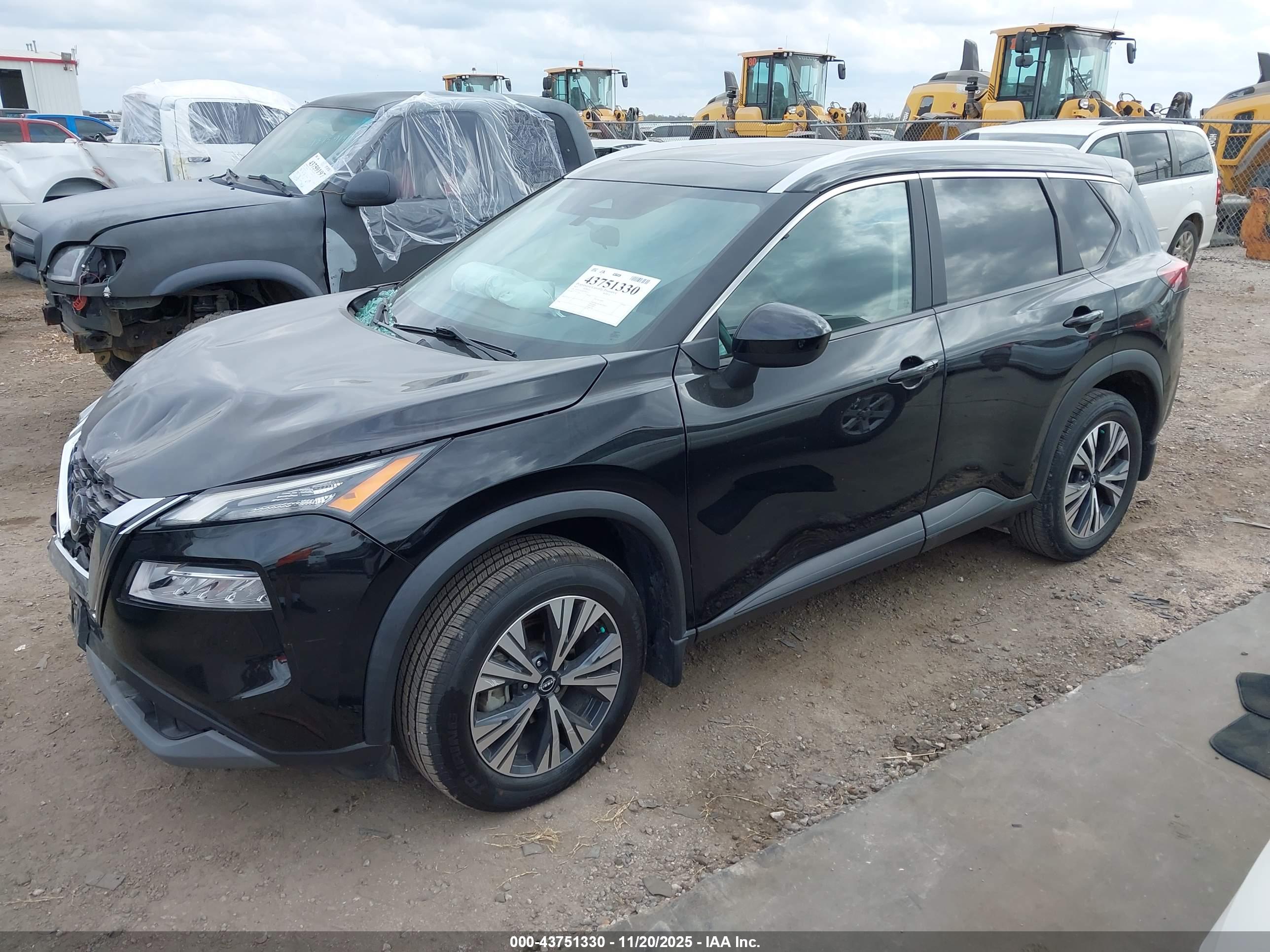 NISSAN ROGUE image 2