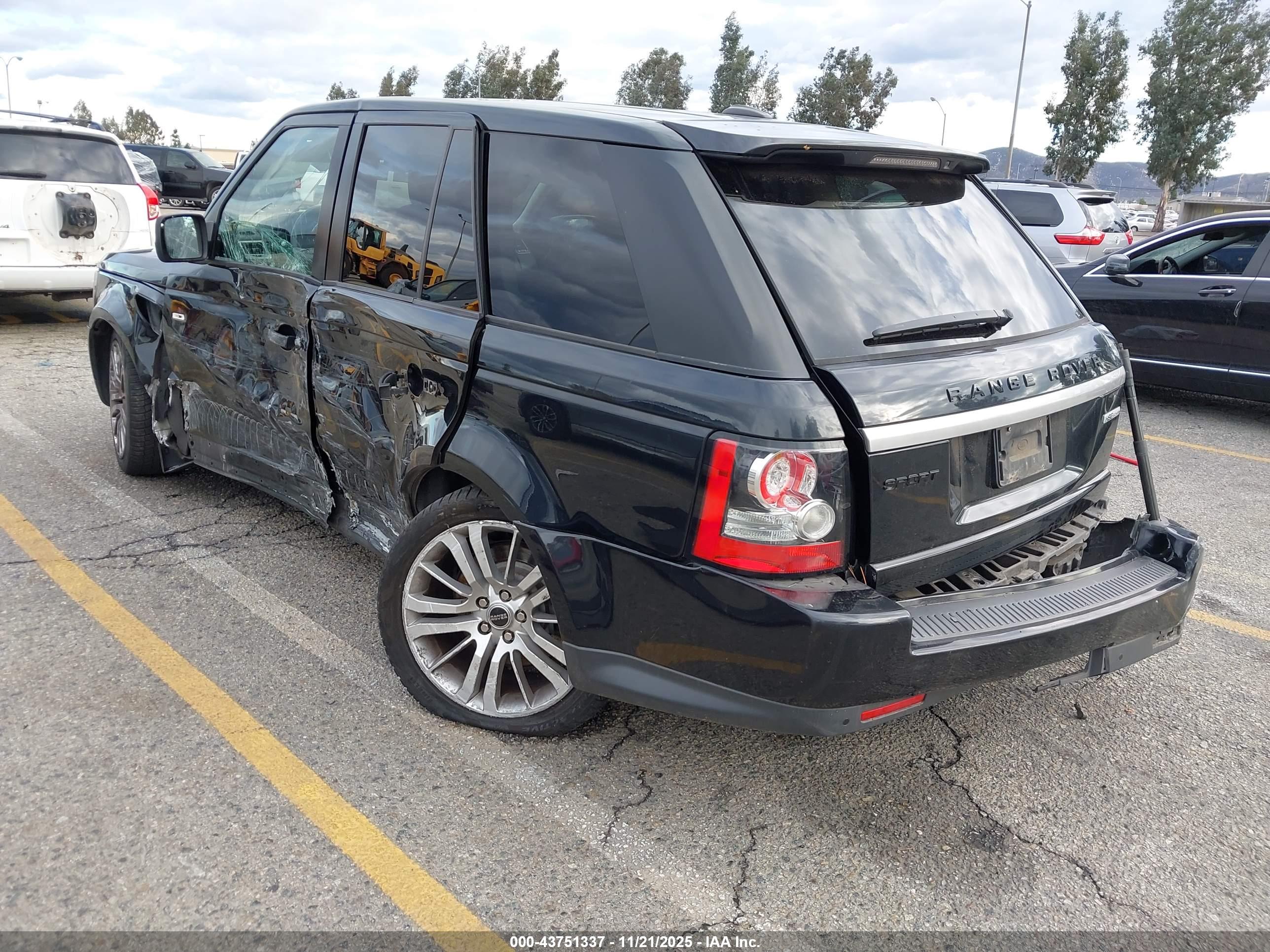 LAND ROVER image 3
