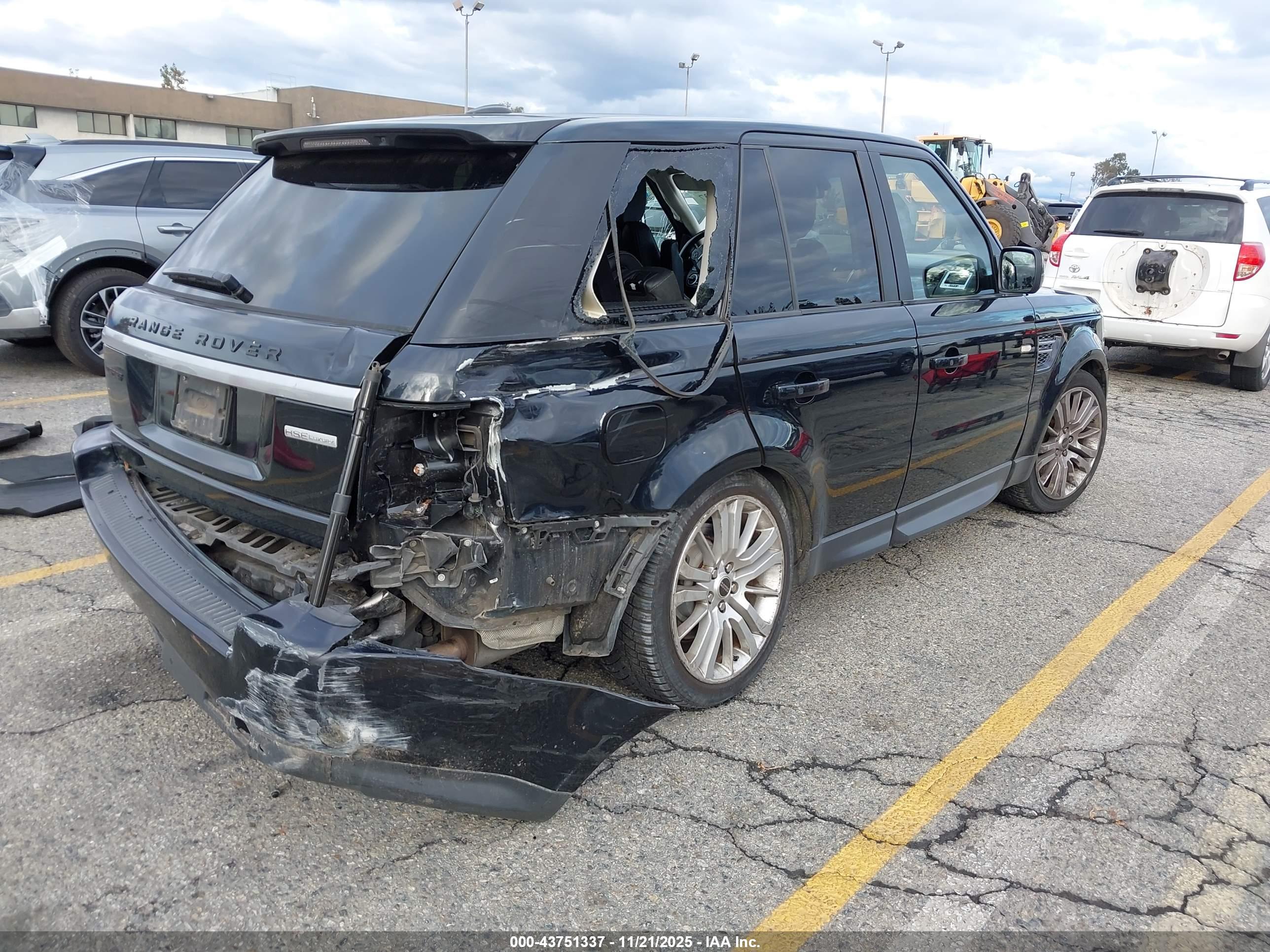 LAND ROVER image 4