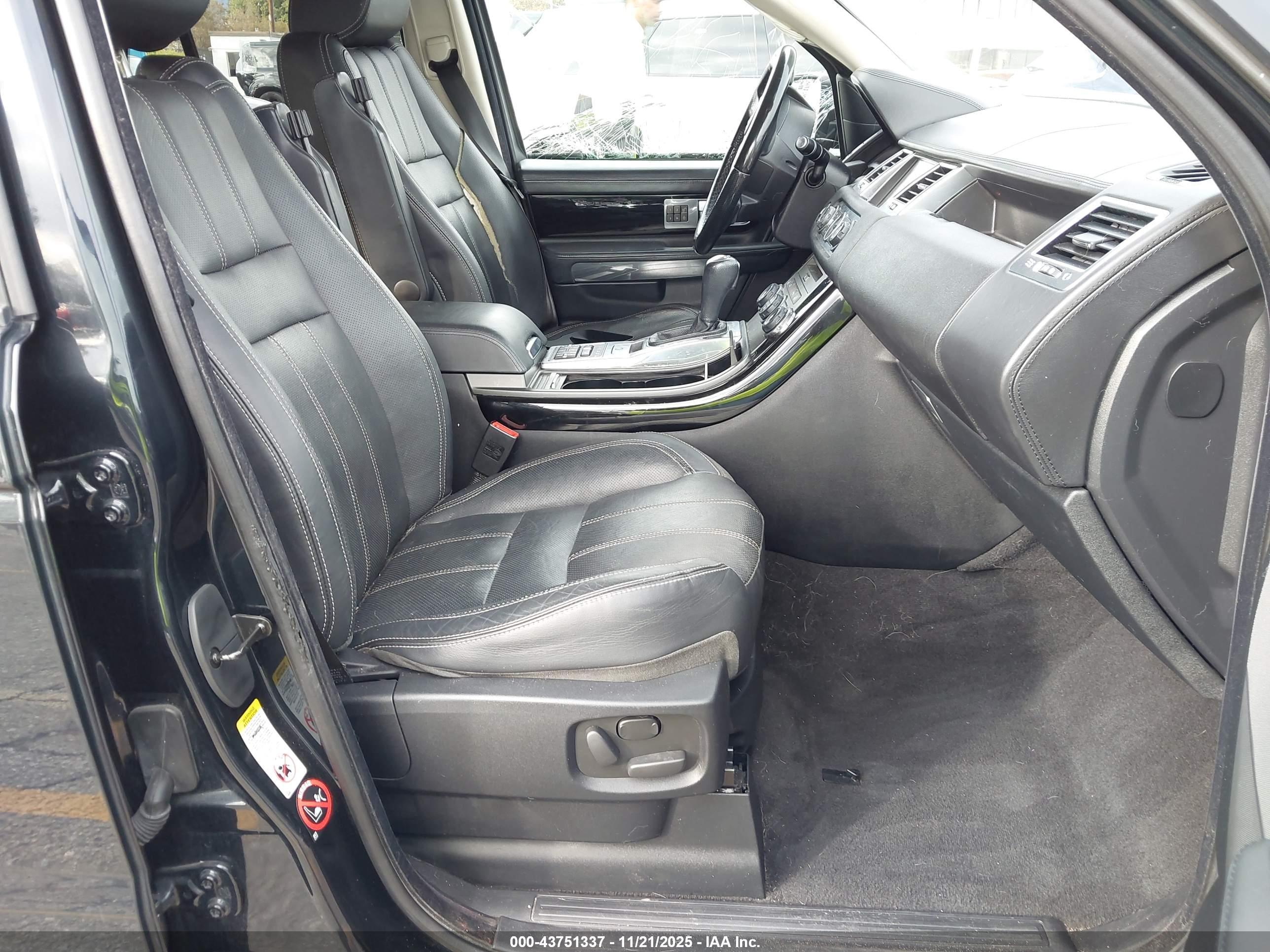 LAND ROVER image 5