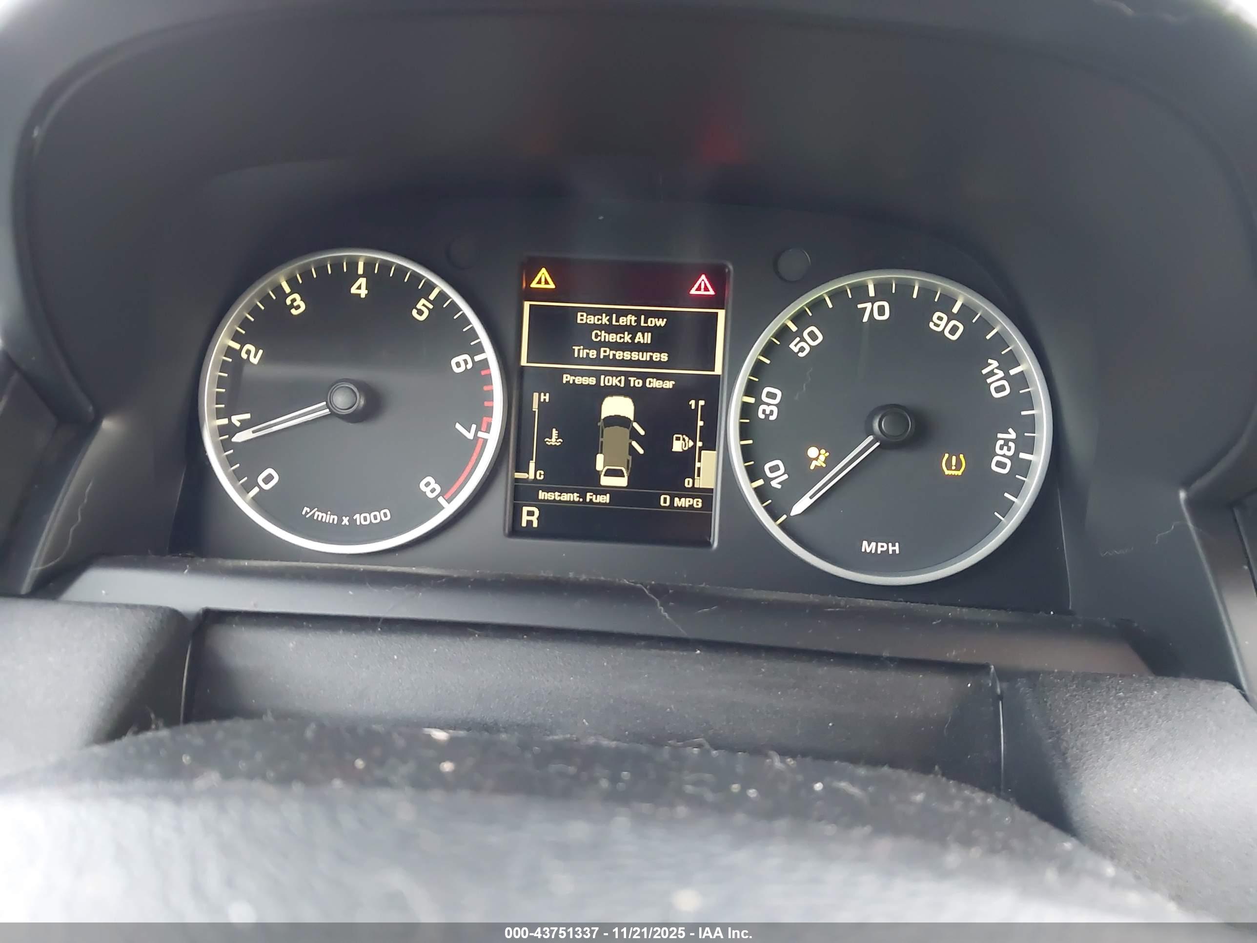 LAND ROVER image 7