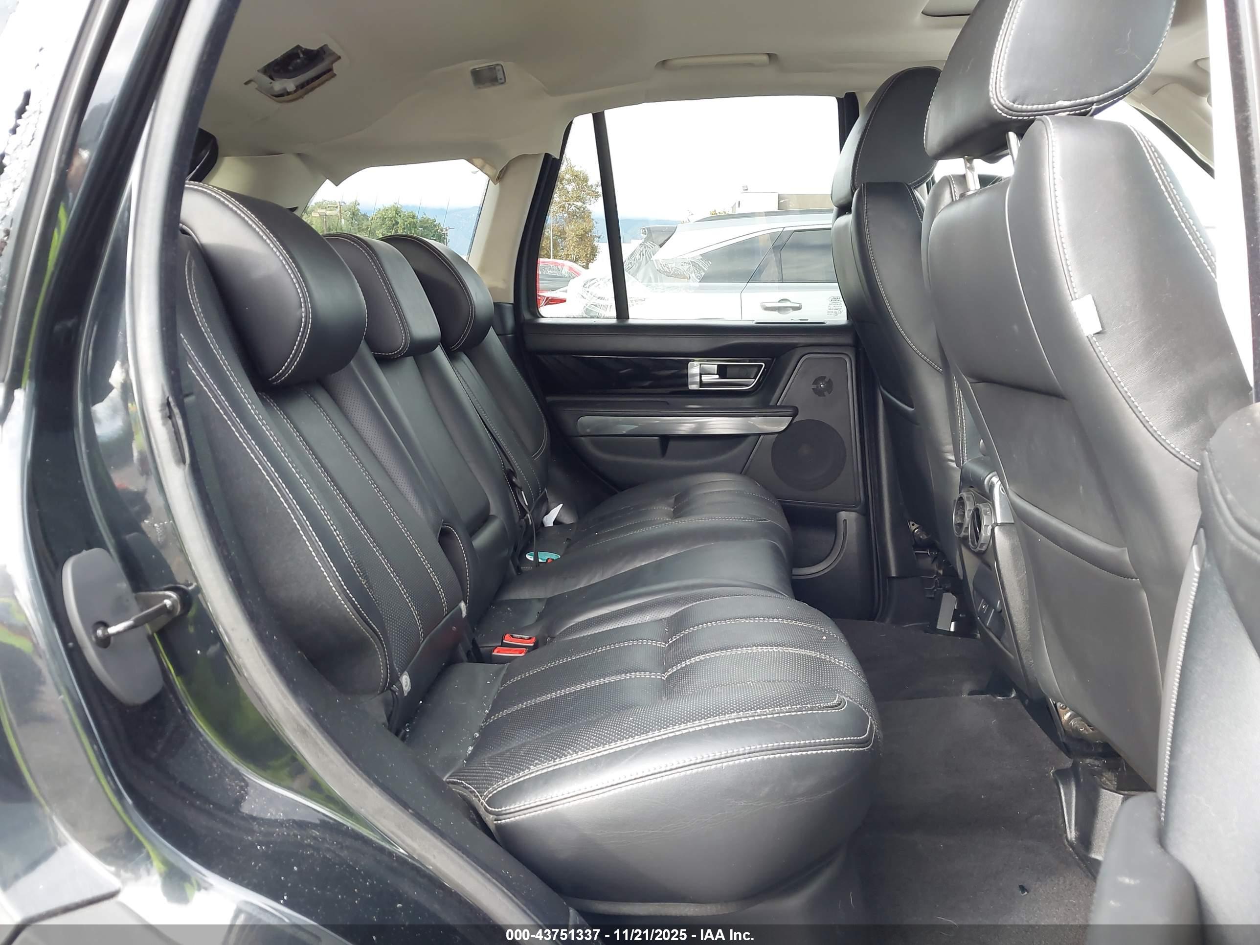 LAND ROVER image 8