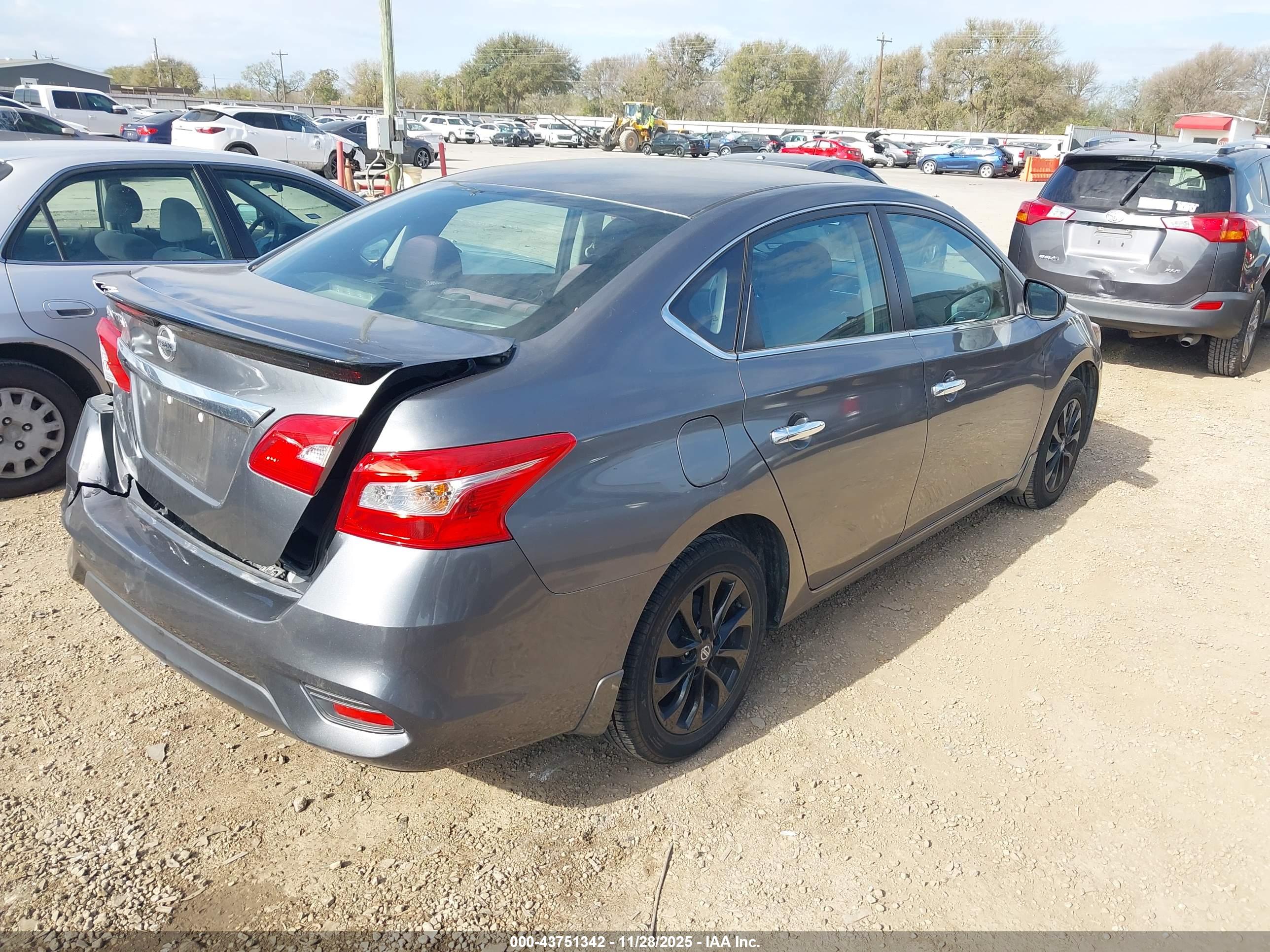 NISSAN SENTRA image 4