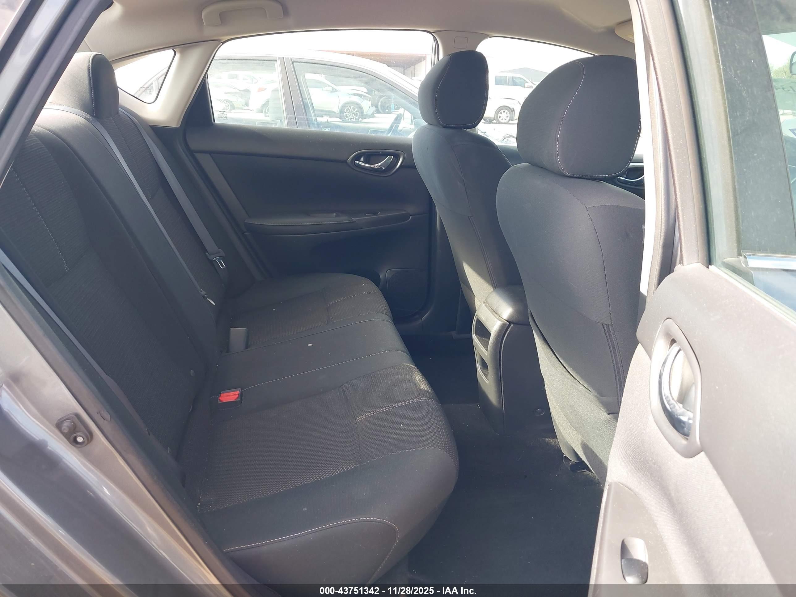 NISSAN SENTRA image 8