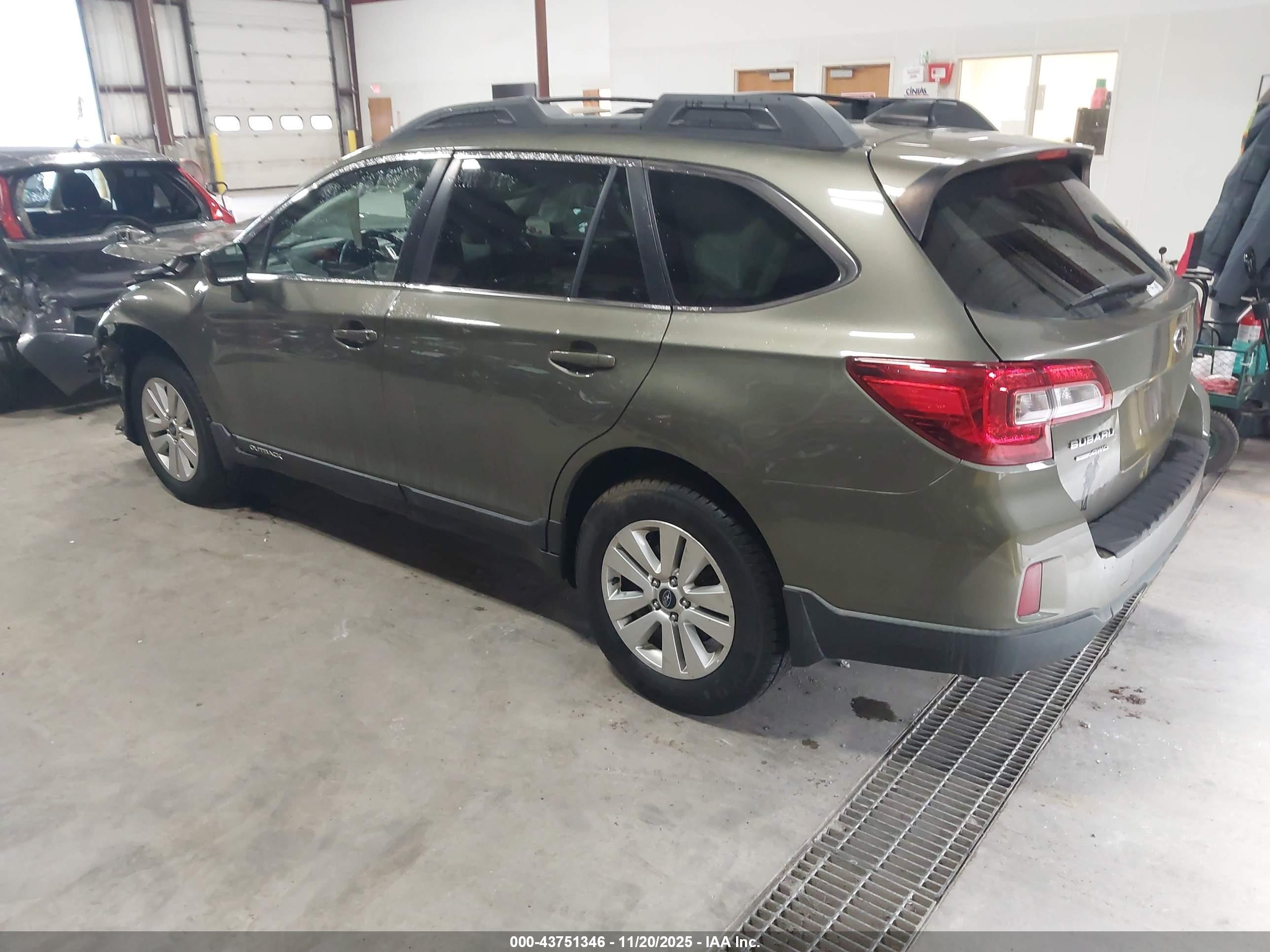 SUBARU OUTBACK image 3