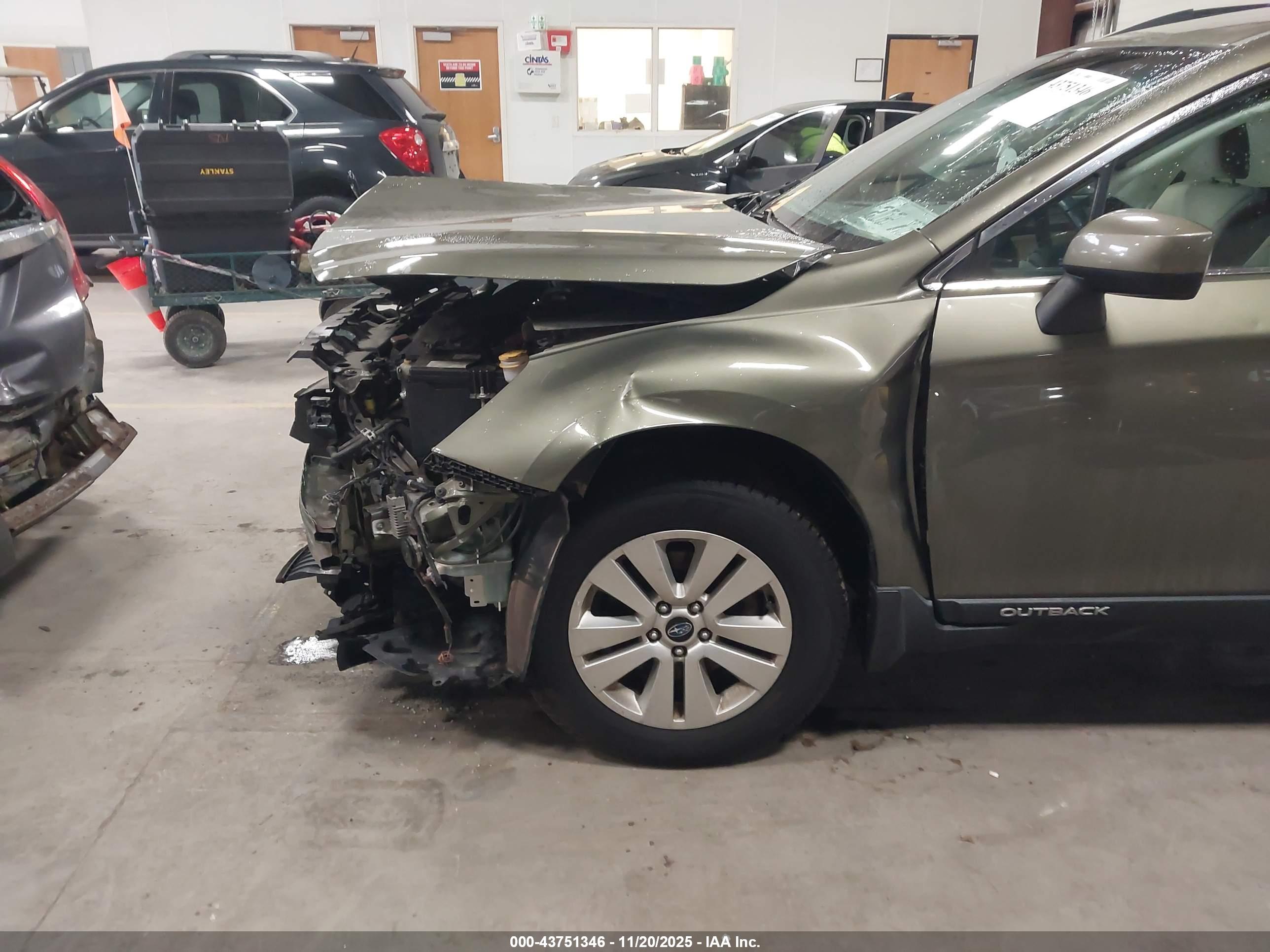 SUBARU OUTBACK image 6