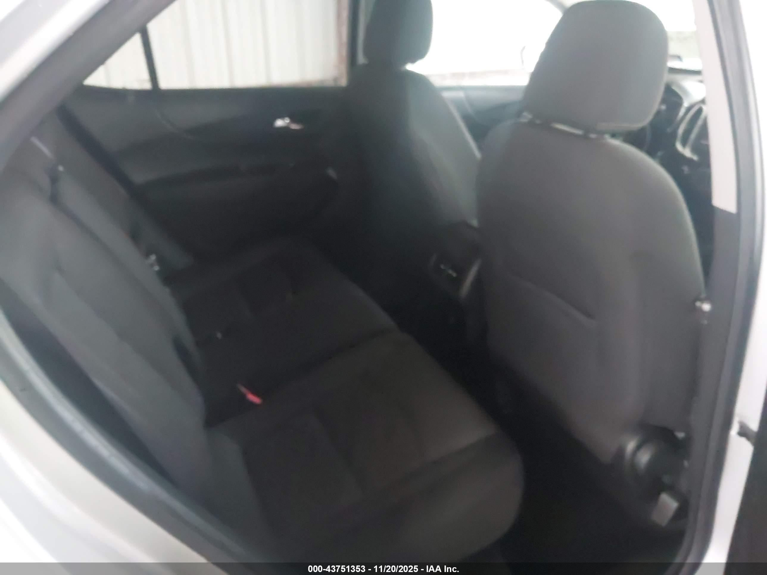 CHEVROLET EQUINOX image 8