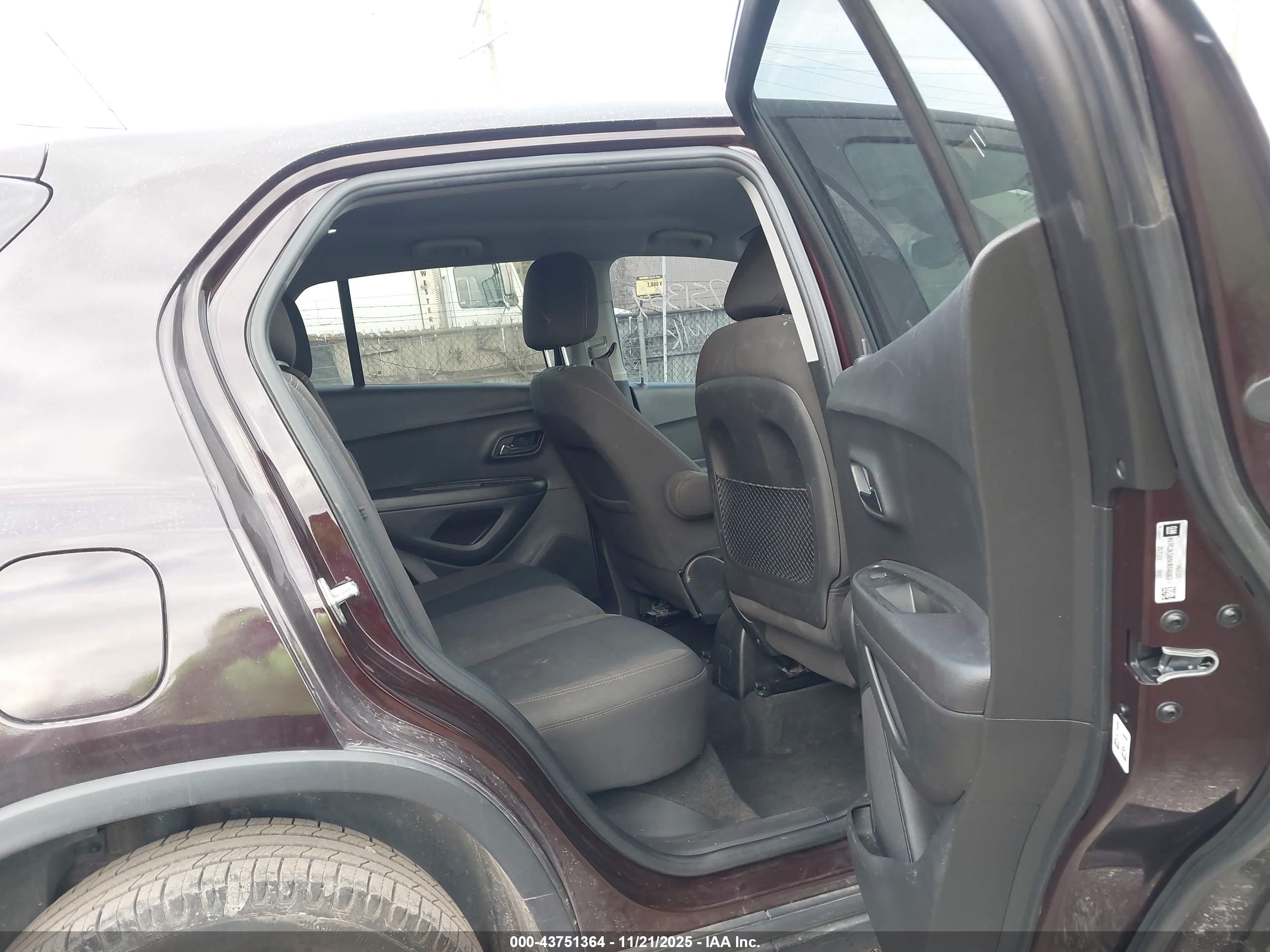CHEVROLET TRAX image 8