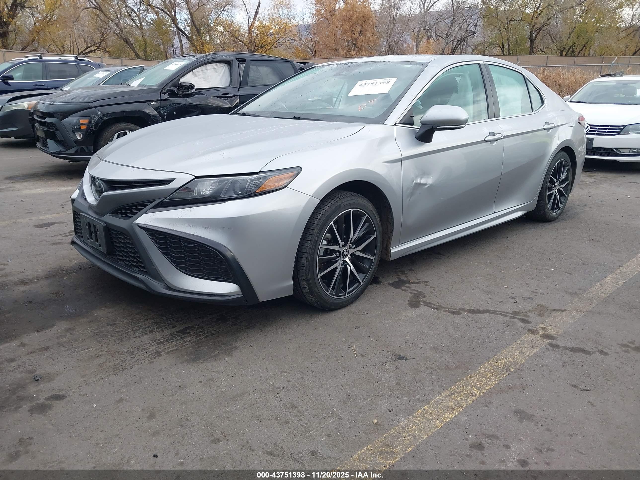 TOYOTA CAMRY image 2
