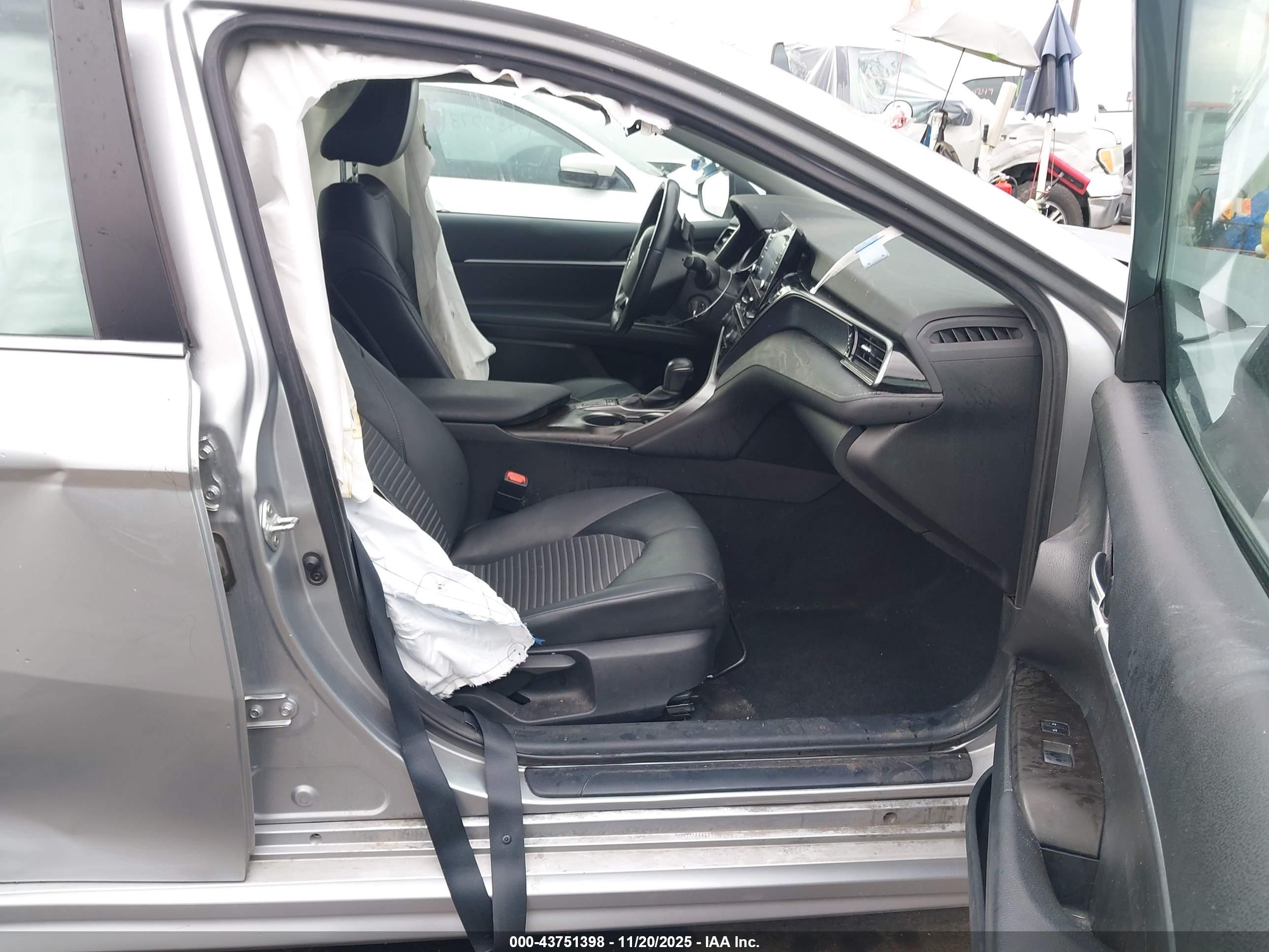 TOYOTA CAMRY image 5