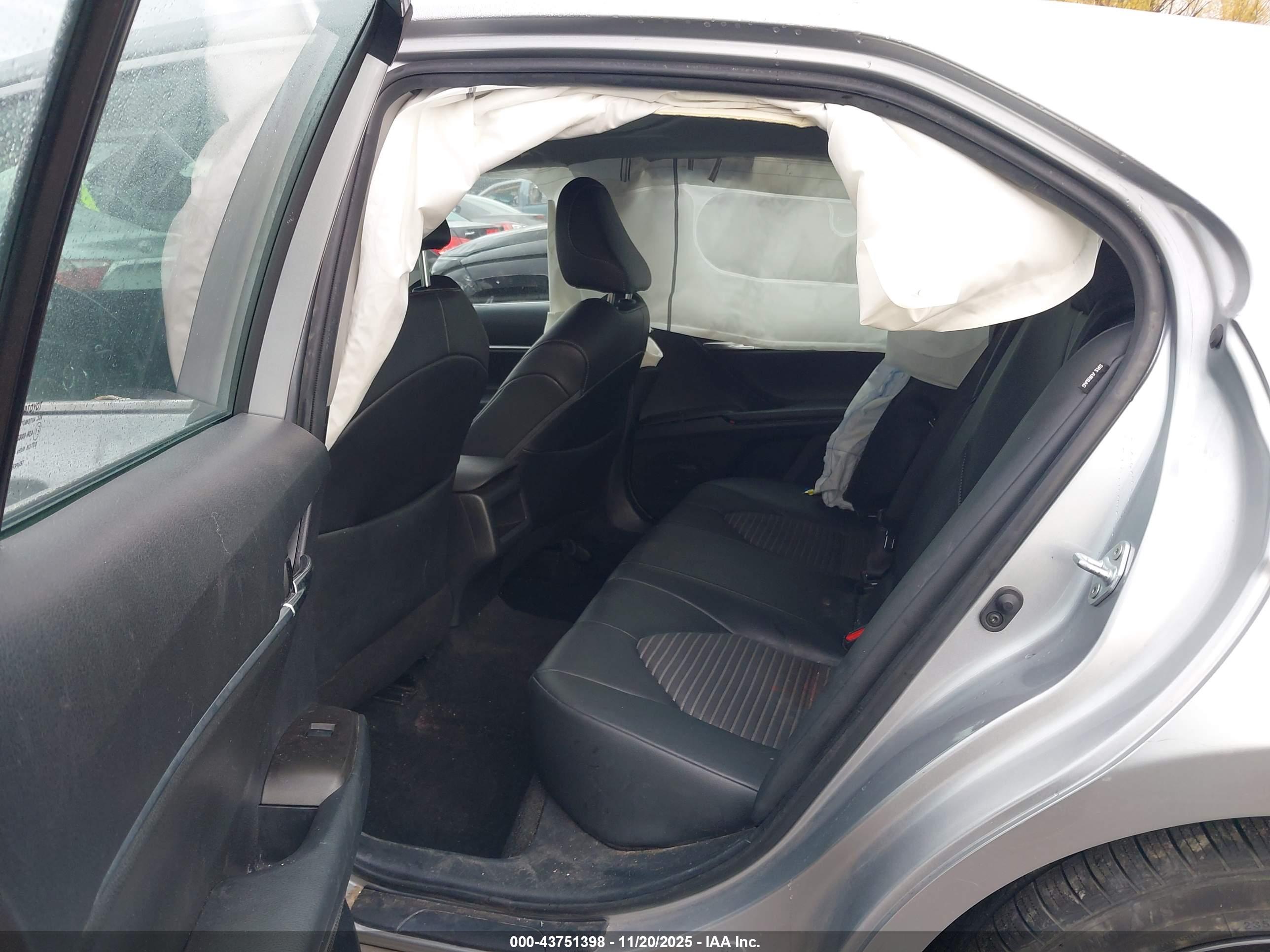 TOYOTA CAMRY image 8