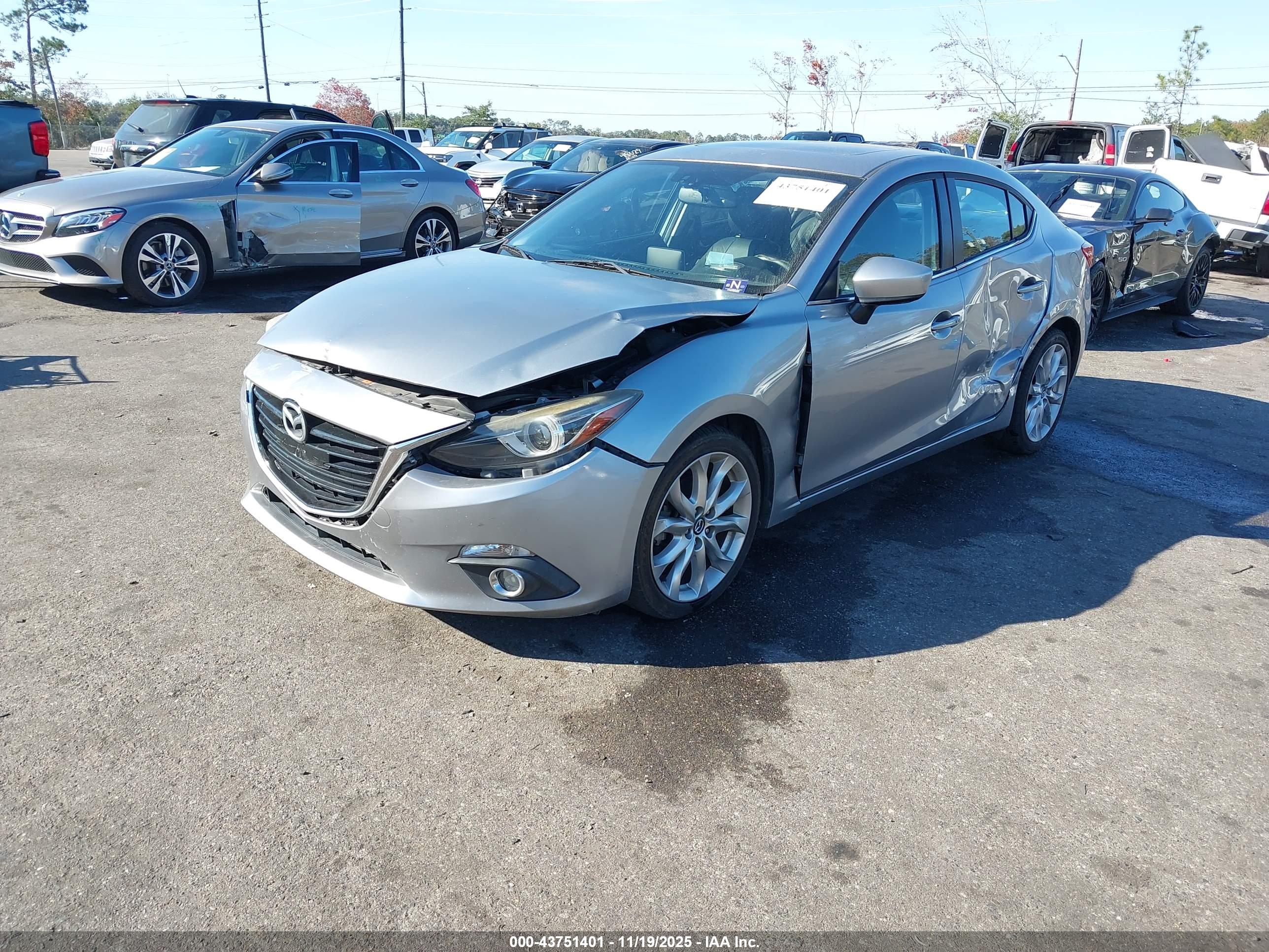 MAZDA MAZDA3 image 2