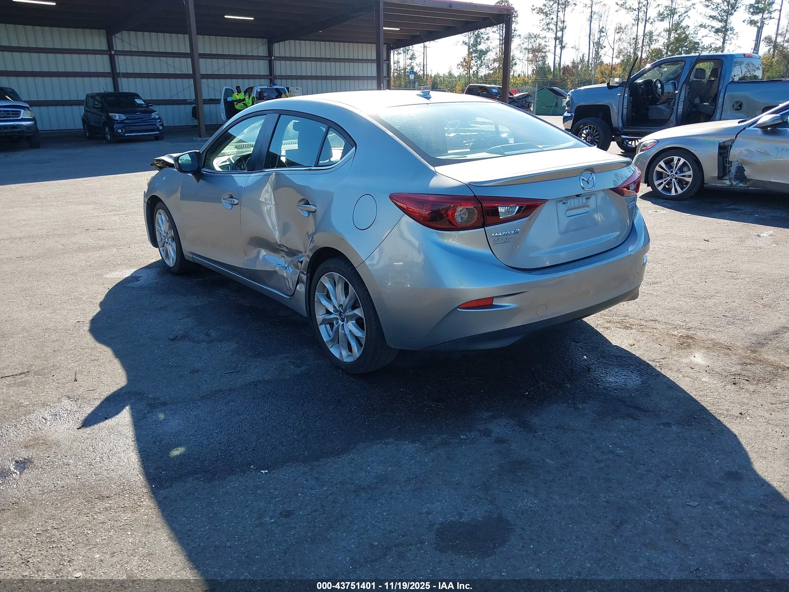 MAZDA MAZDA3 image 3