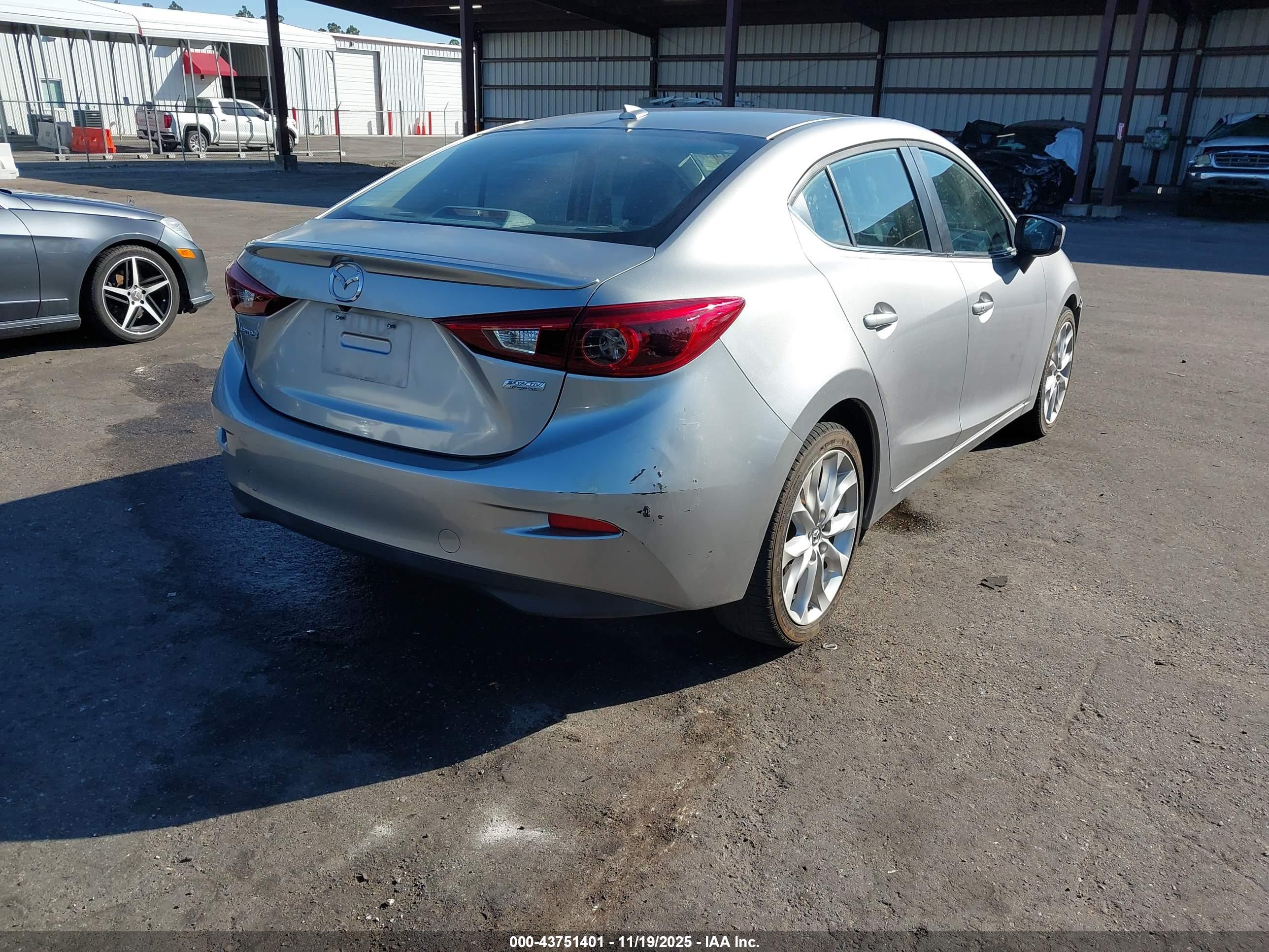 MAZDA MAZDA3 image 4
