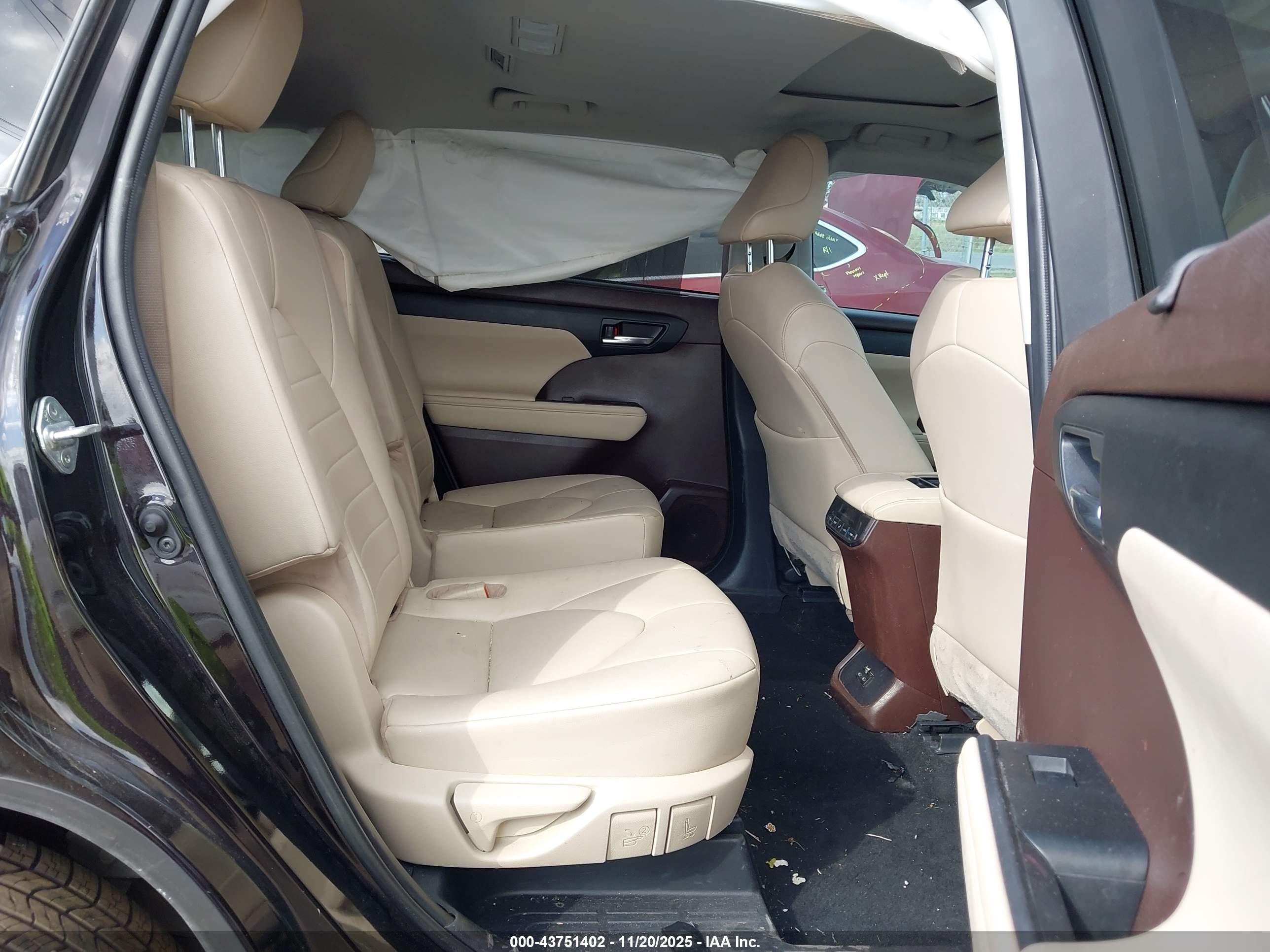 TOYOTA HIGHLANDER image 8
