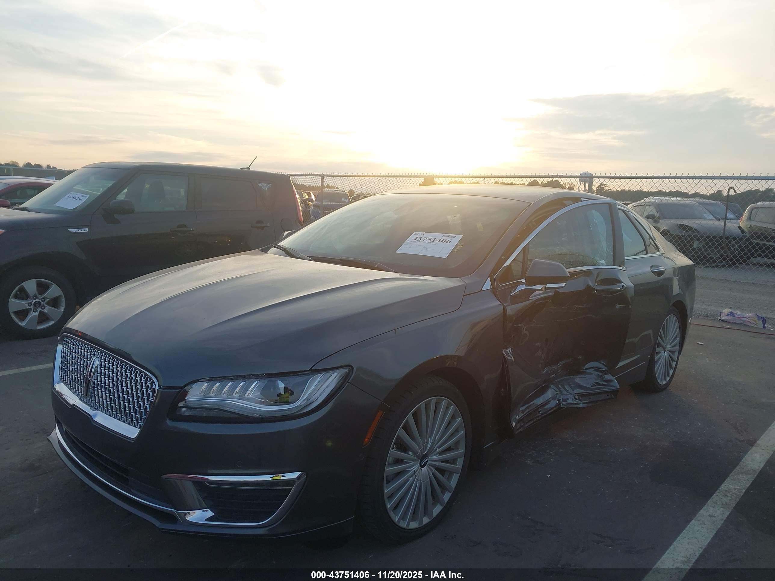 LINCOLN MKZ image 2