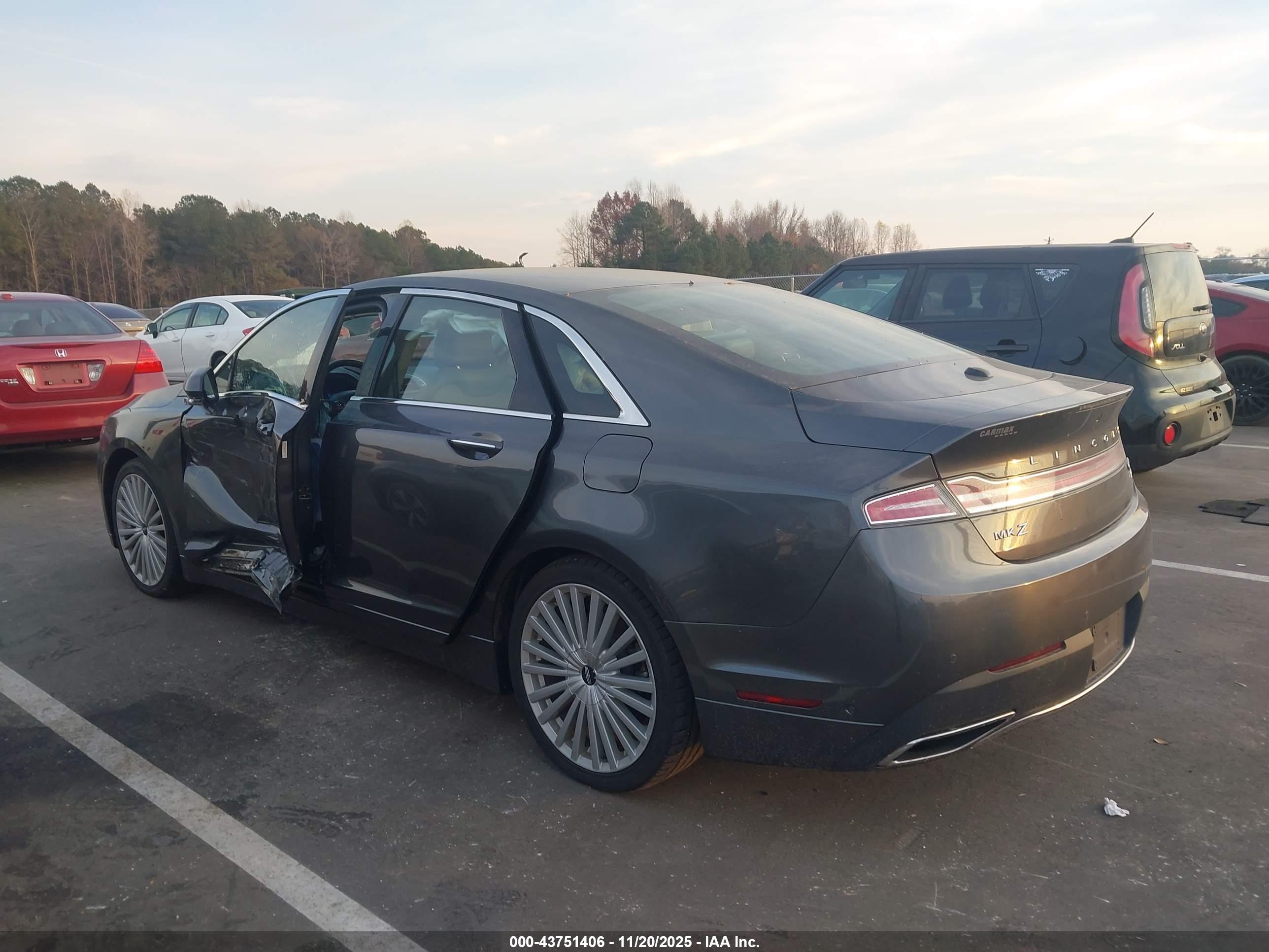 LINCOLN MKZ image 3