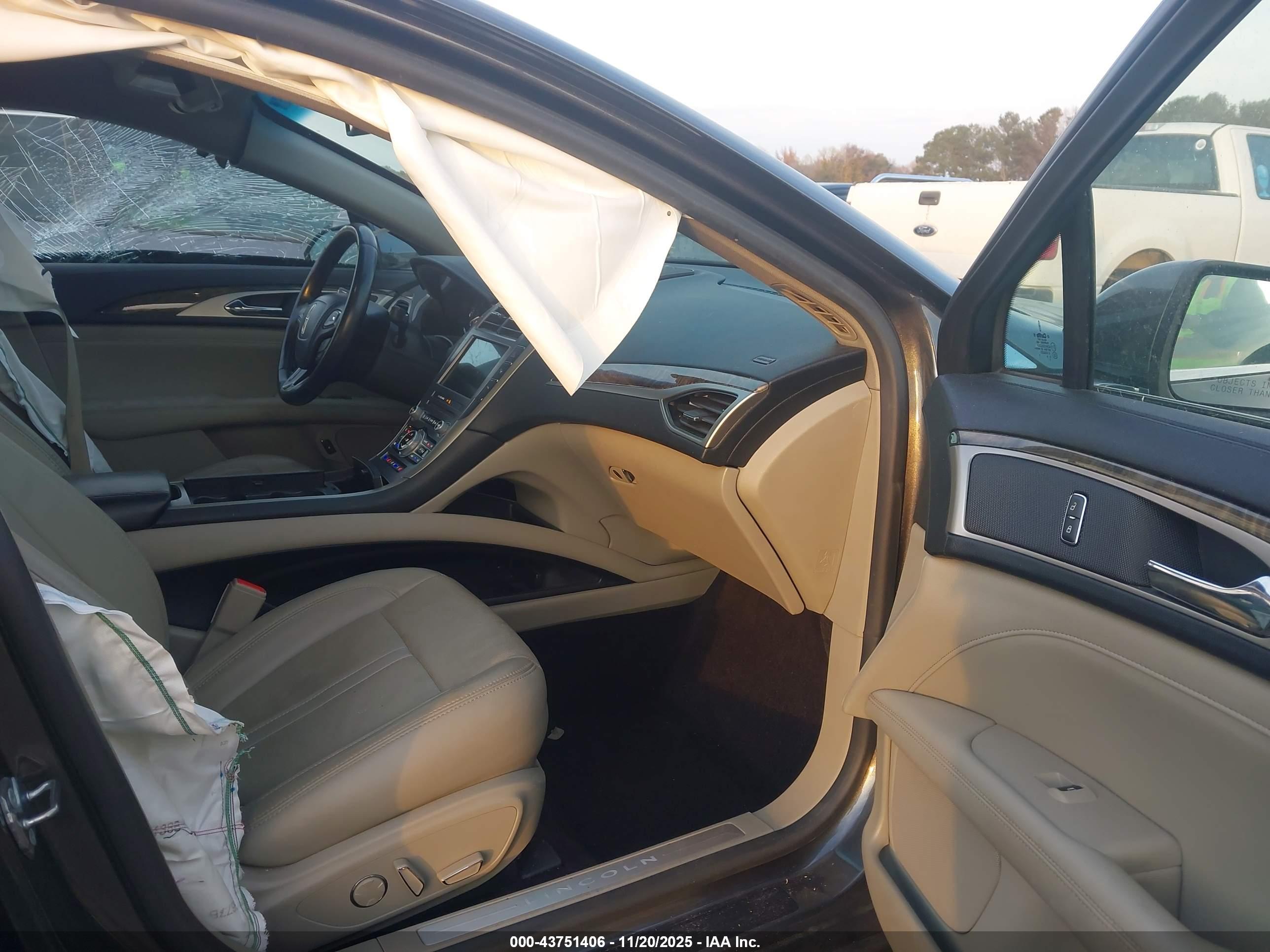 LINCOLN MKZ image 5